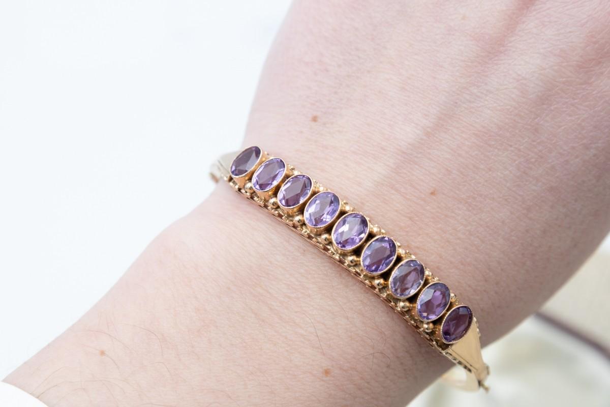 Bracelet rigide en or avec améthystes, Pays-Bas, milieu du XXe siècle Unisexe en vente