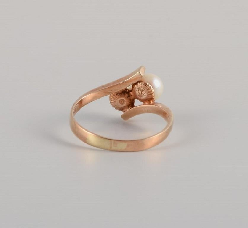 Women's Gold Ring Adorned with Two Cultured Pearls, Scandinavian Goldsmith, 1960s
