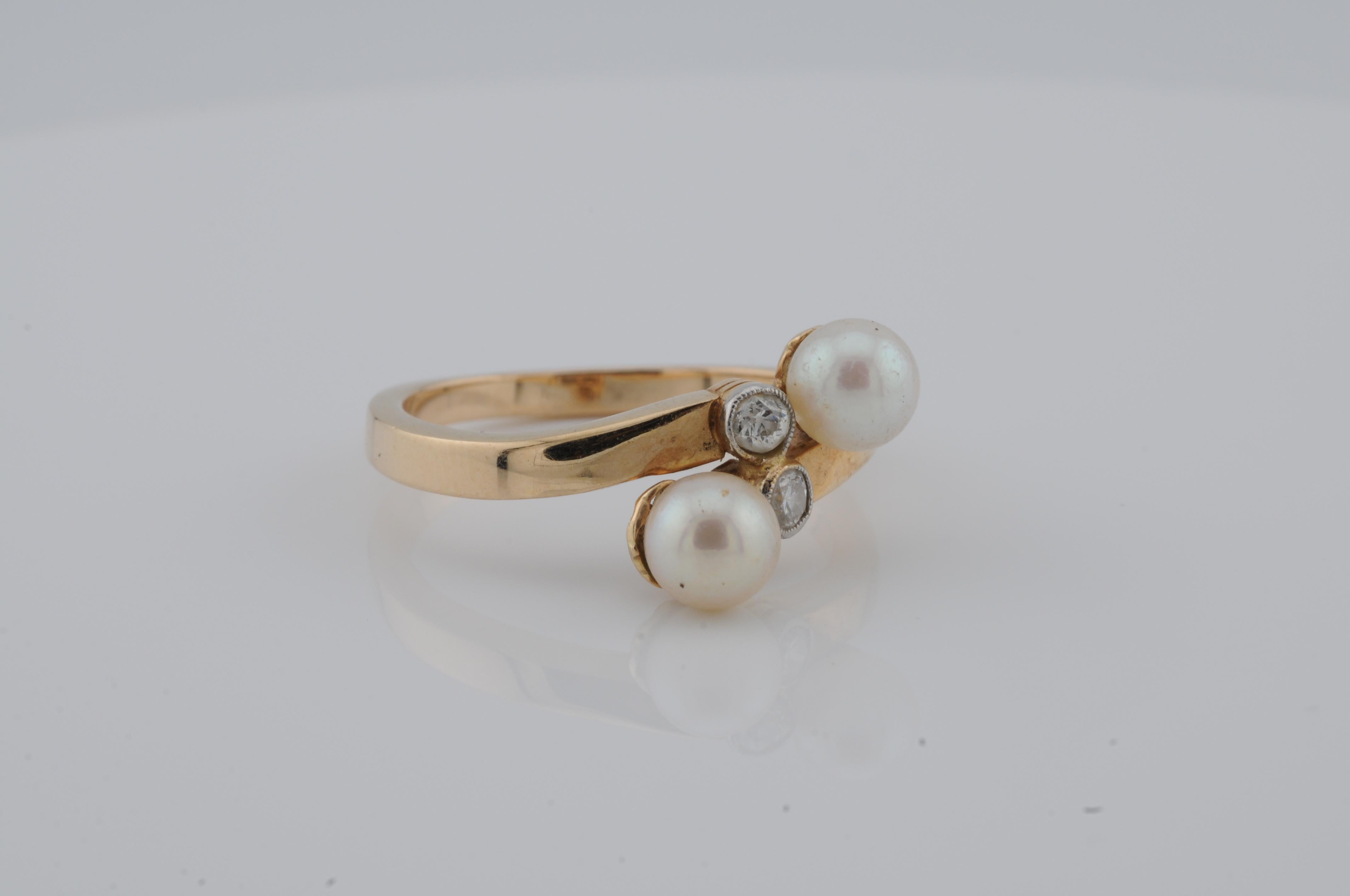 Art Déco Anello in oro stile Art Deco con diamanti e perle in vendita