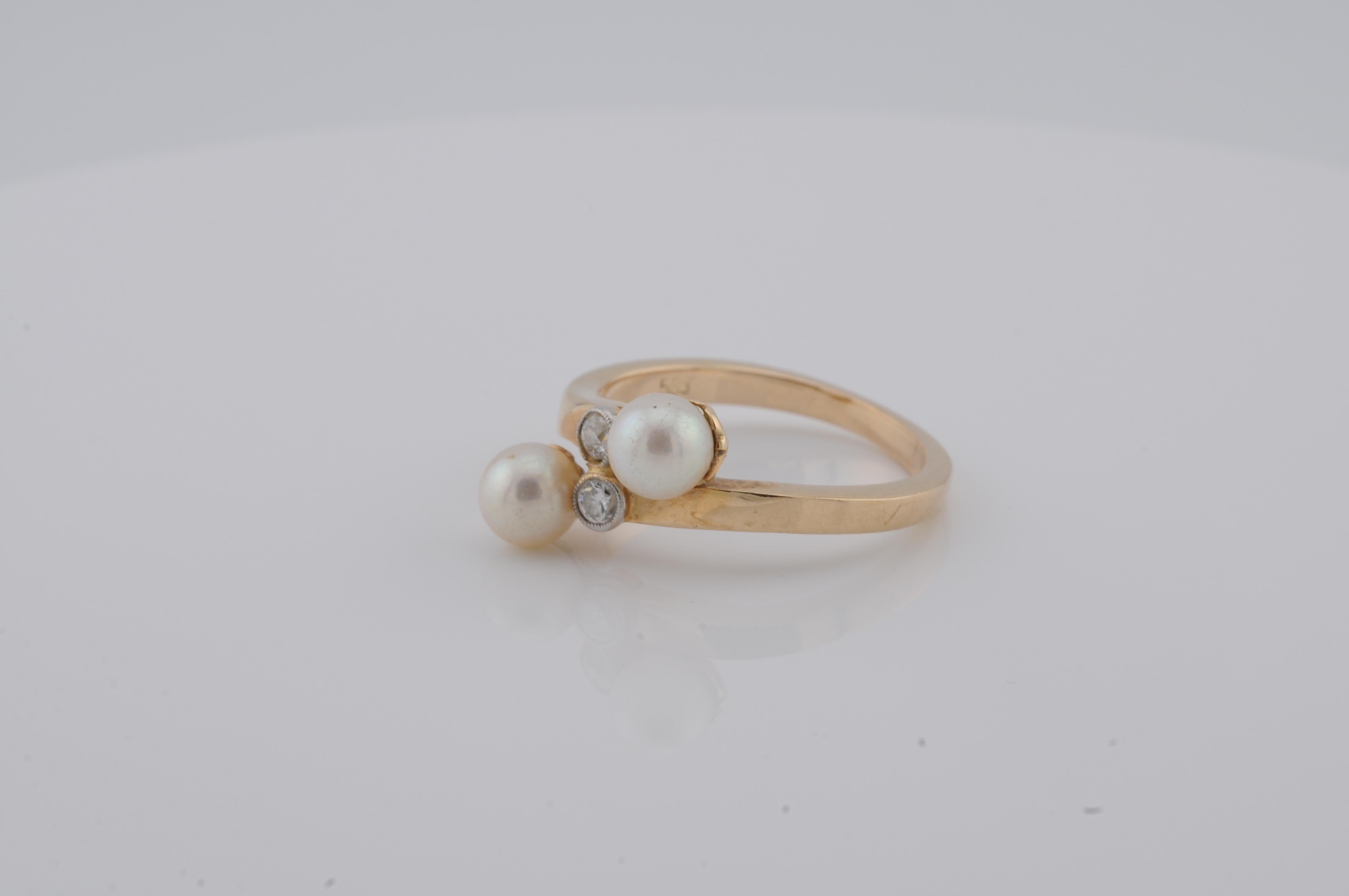 Taglio antico europeo Anello in oro stile Art Deco con diamanti e perle in vendita