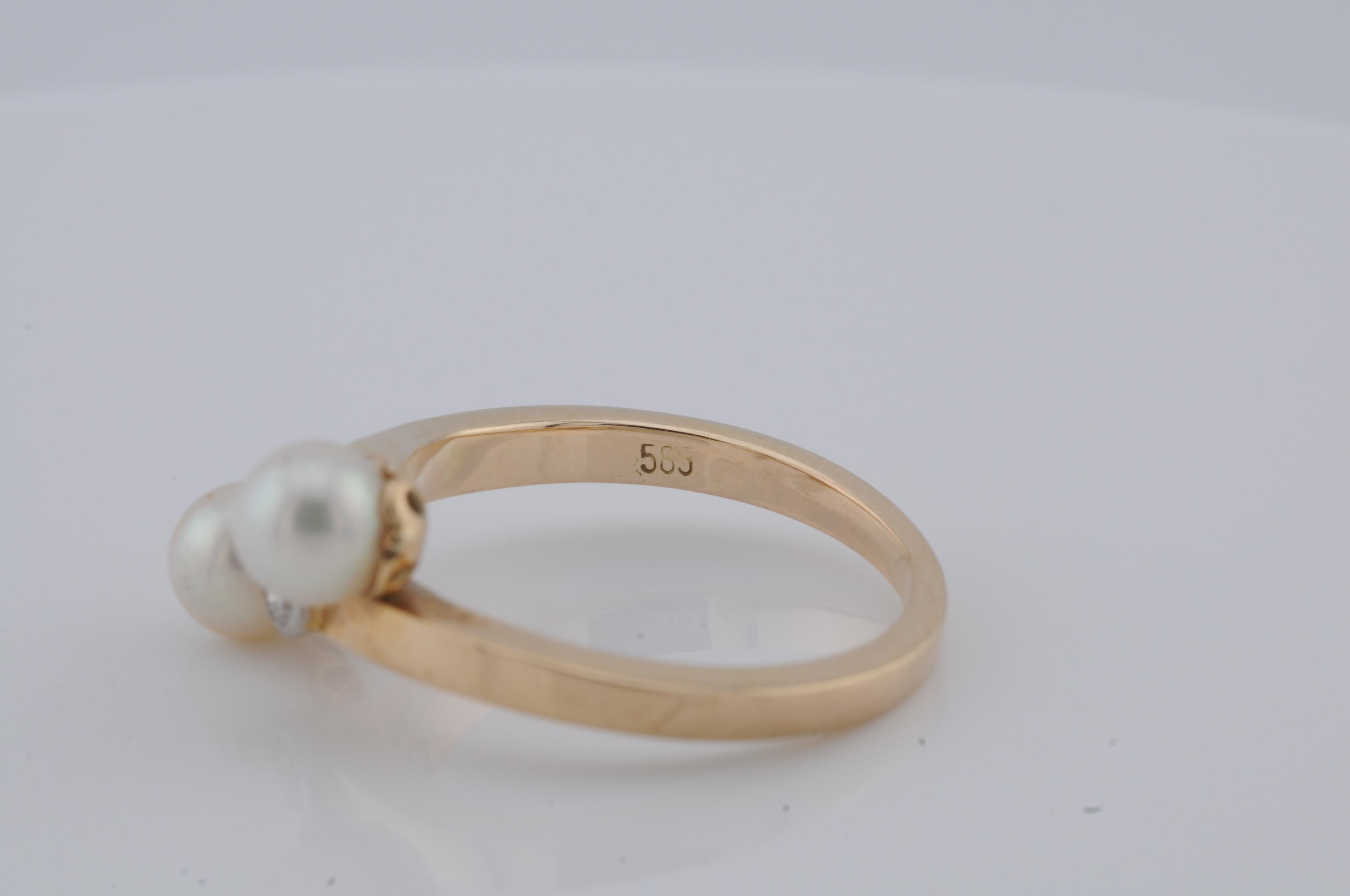 Anello in oro stile Art Deco con diamanti e perle In condizioni buone in vendita a Berlin, BE