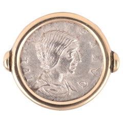 Bague en or représentant un Denarius romain de Julia Maesa 218-220 apr. J.-C