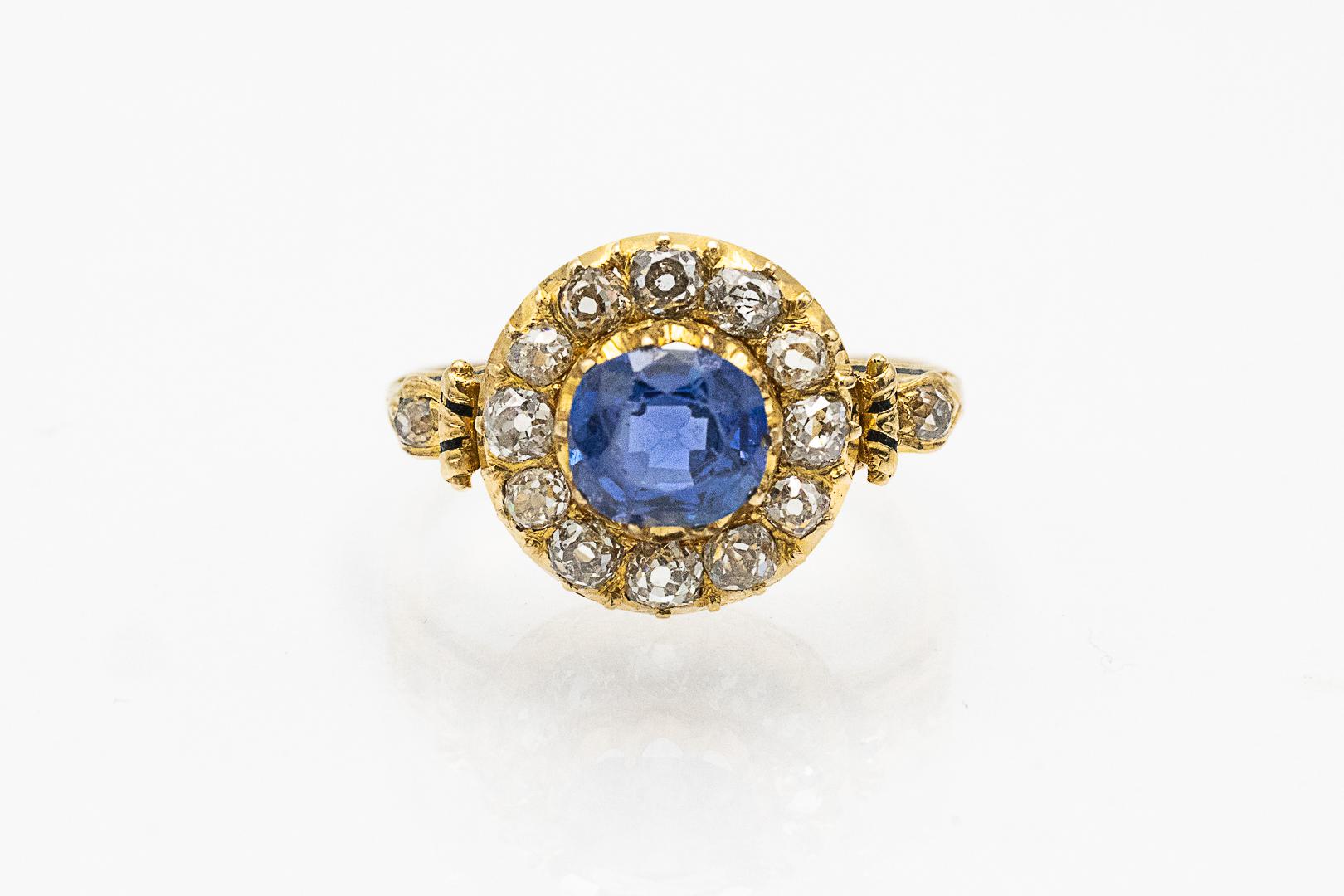 Gold ring from early 20th century with natural sapphire and diamonds. In condizioni buone in vendita a Chorzów, PL