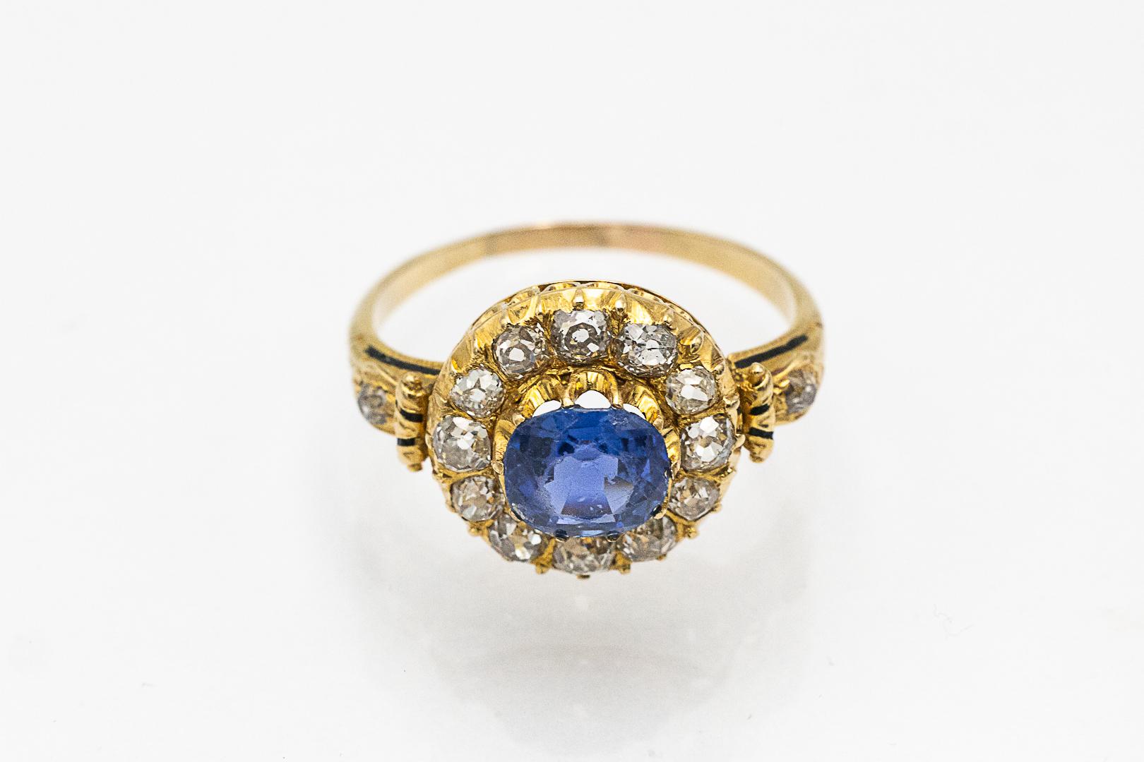 Gold ring from early 20th century with natural sapphire and diamonds. in vendita 1