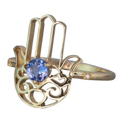 Goldring „Hamsa“ von Hand mit Tansanit in der Mitte und Diamanten