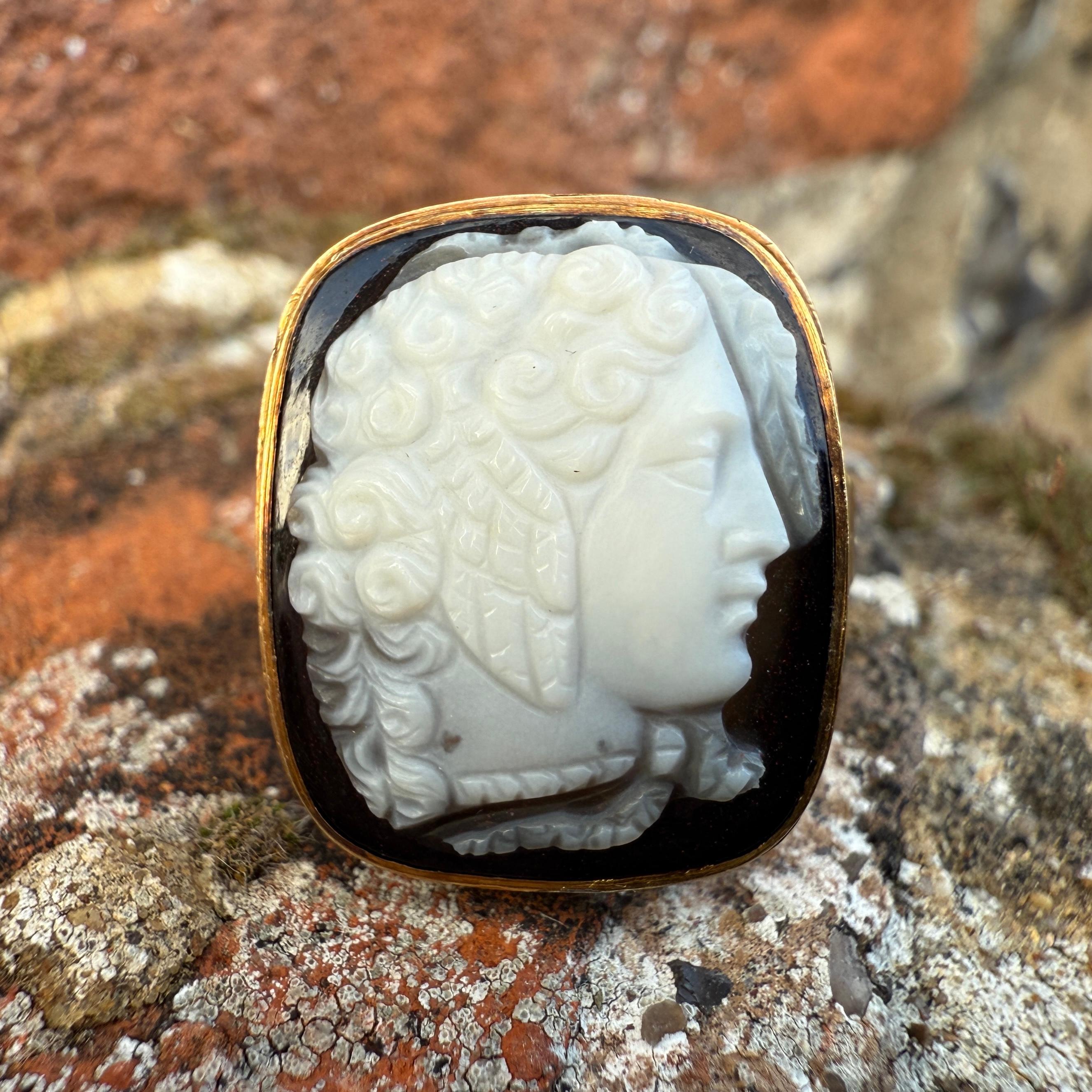 Gold Ring Set with a 19th Century Sardonyx Cameo of Medusa. 4
