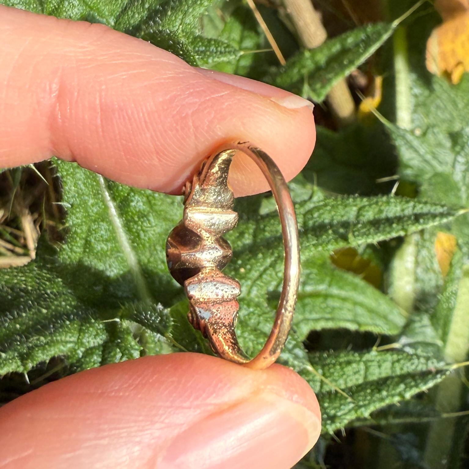 Anello in oro con turchese cabochon. Europa occidentale, inizio del XVII secolo. in vendita 6