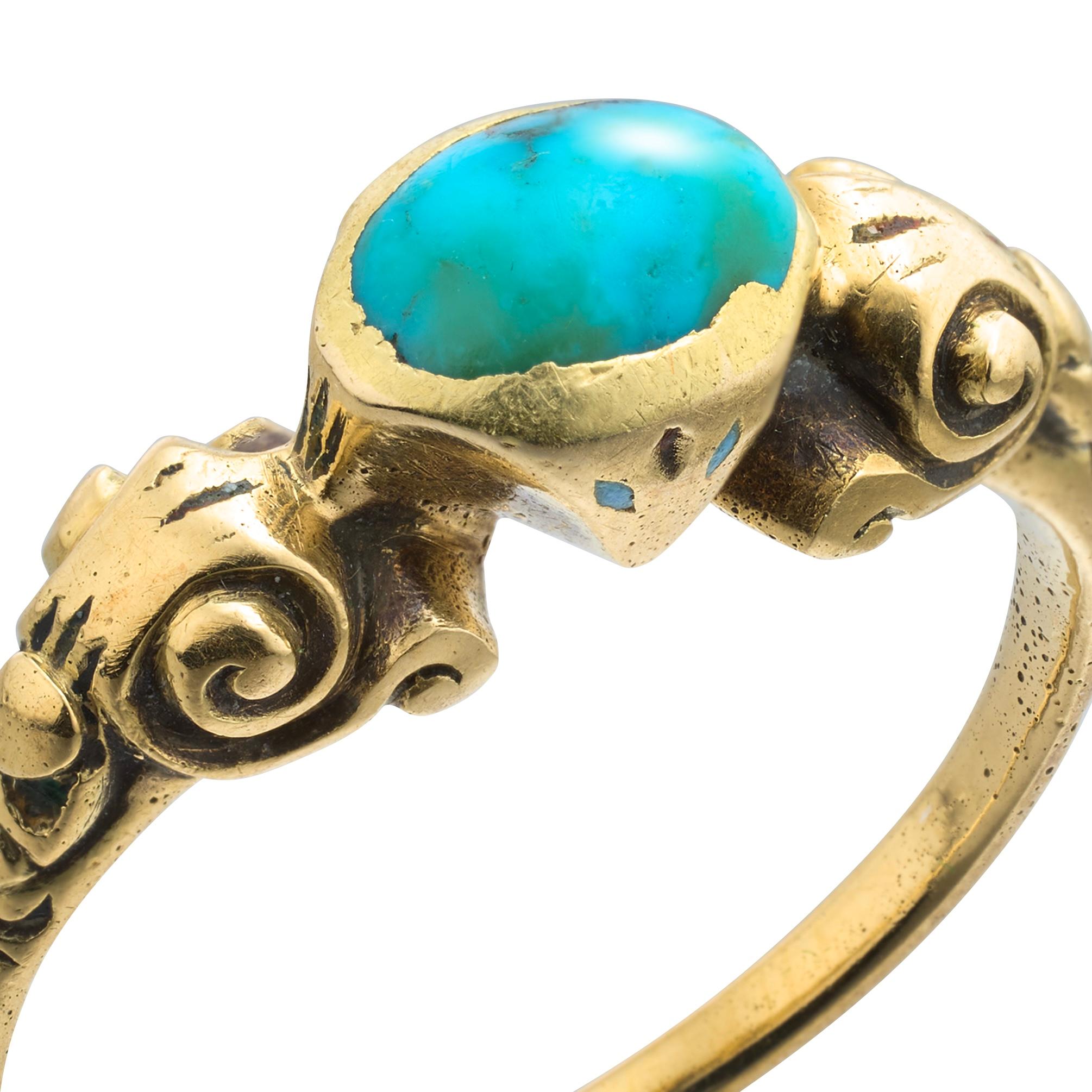 Anello in oro con turchese cabochon.

Europa occidentale, inizio del XVII secolo.

Misure
Misura dell'anello: L (UK) / 5,75 (US).
Peso: 3,5 grammi.

Anello rinascimentale in oro con turchese ovale cabochon incastonato in un castone a colletto. Le