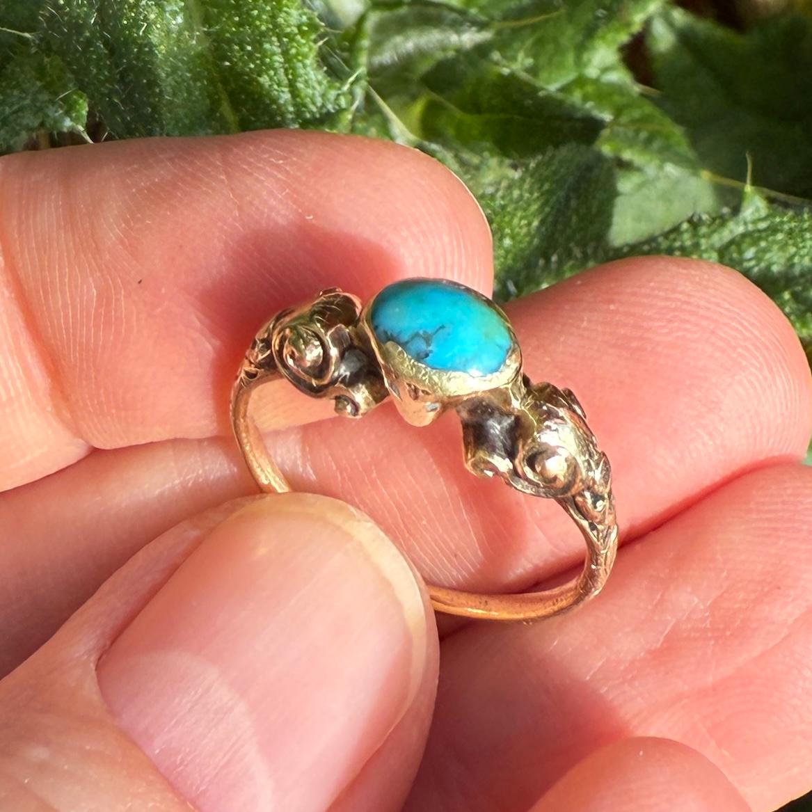 Anello in oro con turchese cabochon. Europa occidentale, inizio del XVII secolo. in vendita 4
