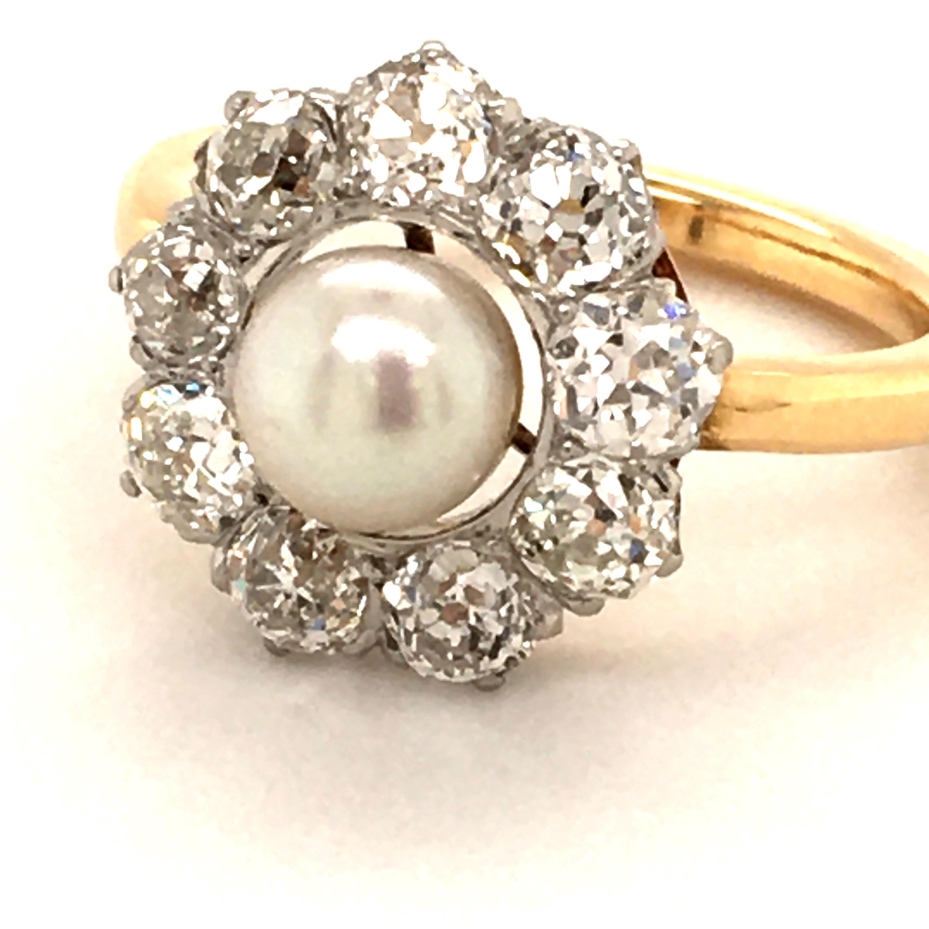 Charming Natural Pearl Ring in Yellow and Red Gold 750.
9 fine Oldcut Diamonds (G/H-si) set in White Gold, totaling 1.40 ct are surrounding the slightly cream-colored, boutton shaped, Natural Pearl with a beautiful luster.

Ring size: 56 / US 7.5