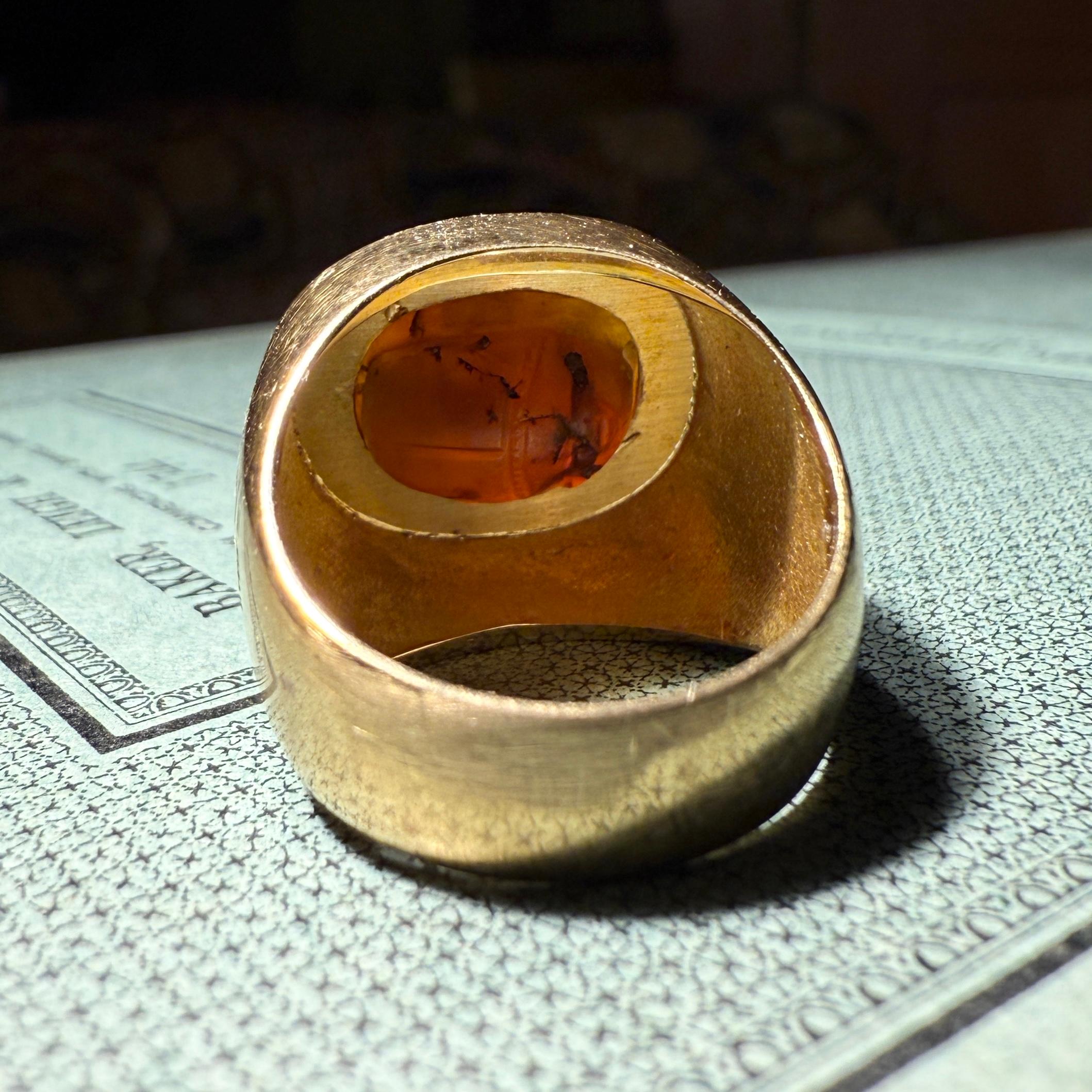 Gold Ring Set with an Ancient Carnelian Scarab Depicting a Deer Hunt. in vendita 3