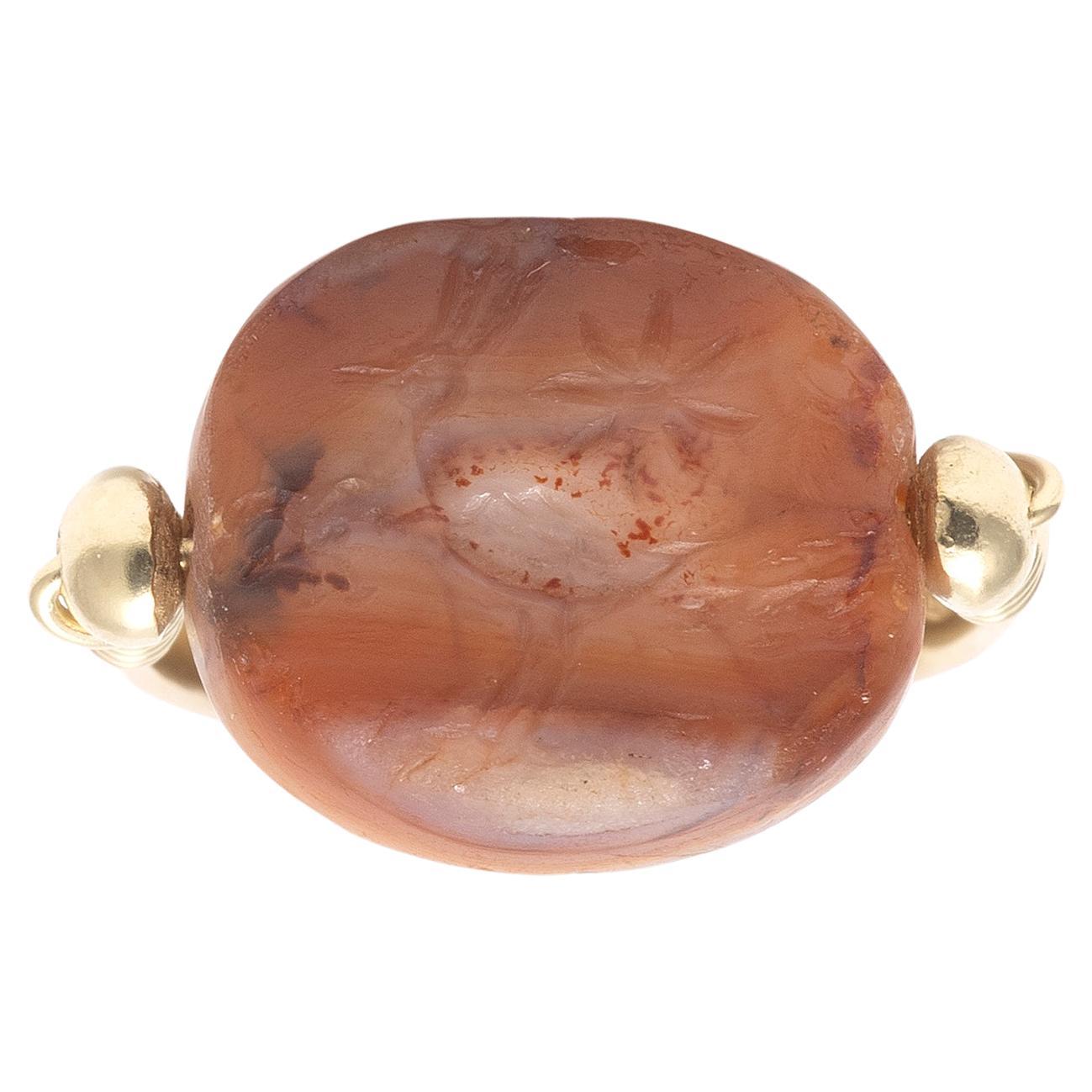 Gold Ring Whit An Ancient Carnelian Scarab Roman 2th Century AC.   In Excellent Condition In Firenze, IT
