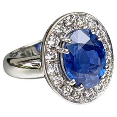 Gold Ring with 6.79ct Sapphire and Diamonds in 18k White Gold