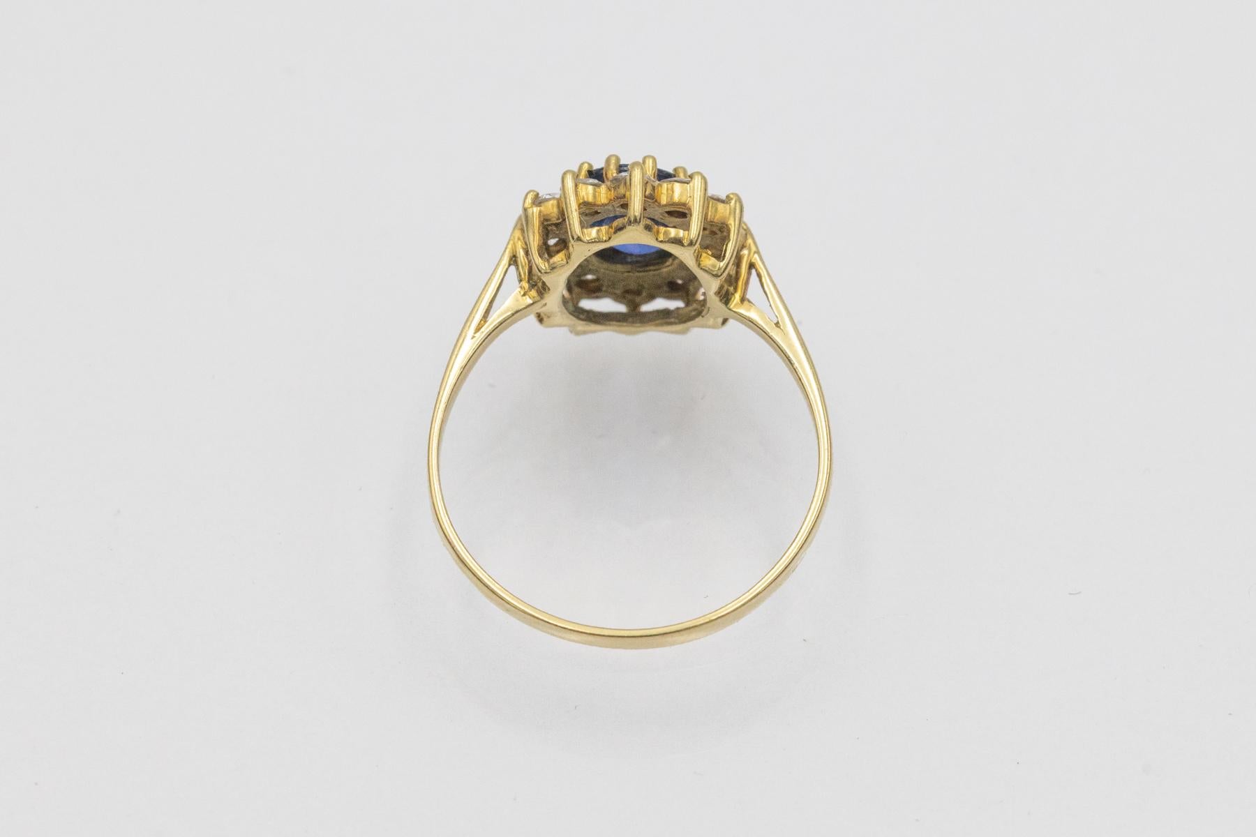 Bague en or avec un saphir naturel de 1,10 ct et des diamants en vente 3