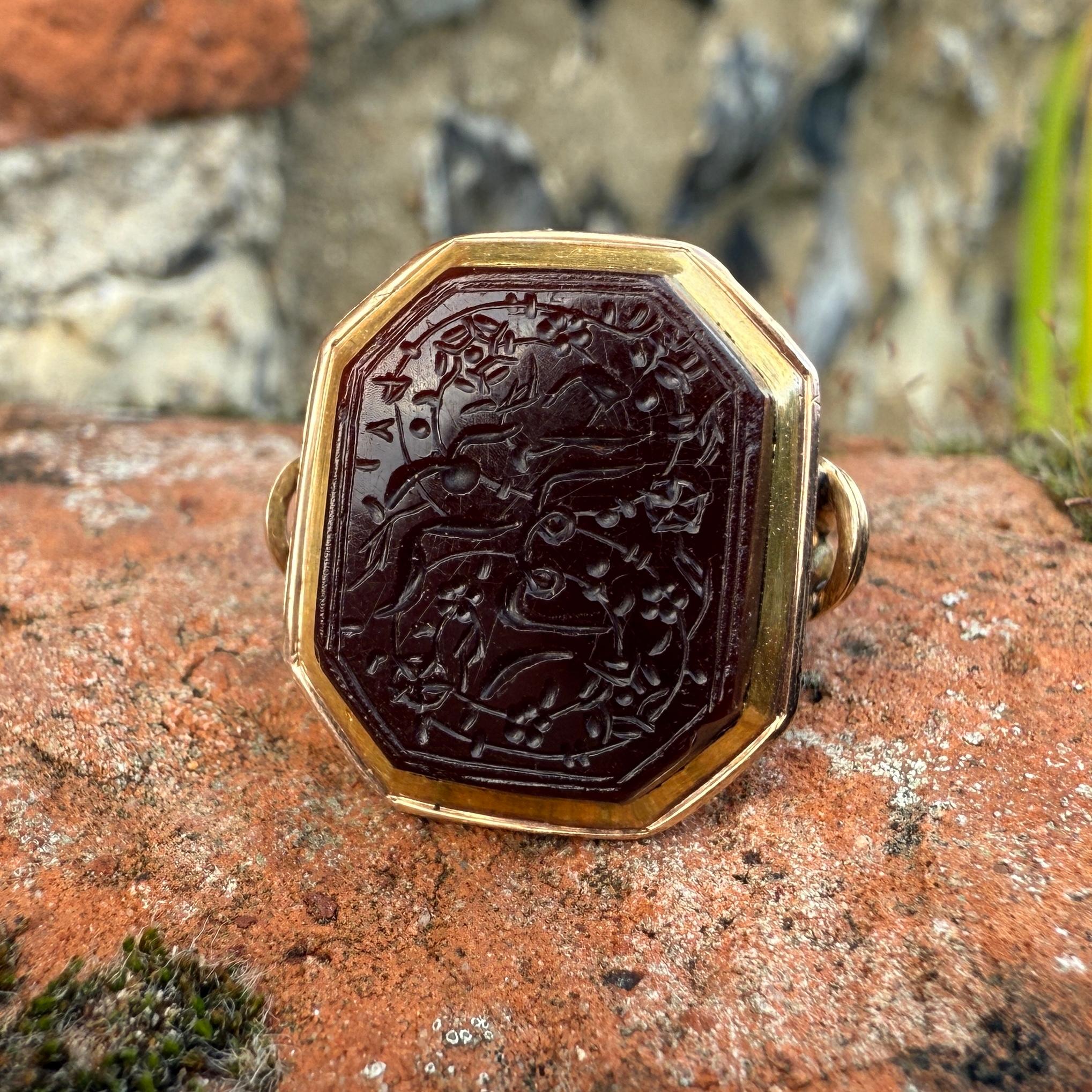 Goldring mit einer persischen Inschrift aus Karneol, datiert 1179 AH / 1765 AD. im Angebot 7