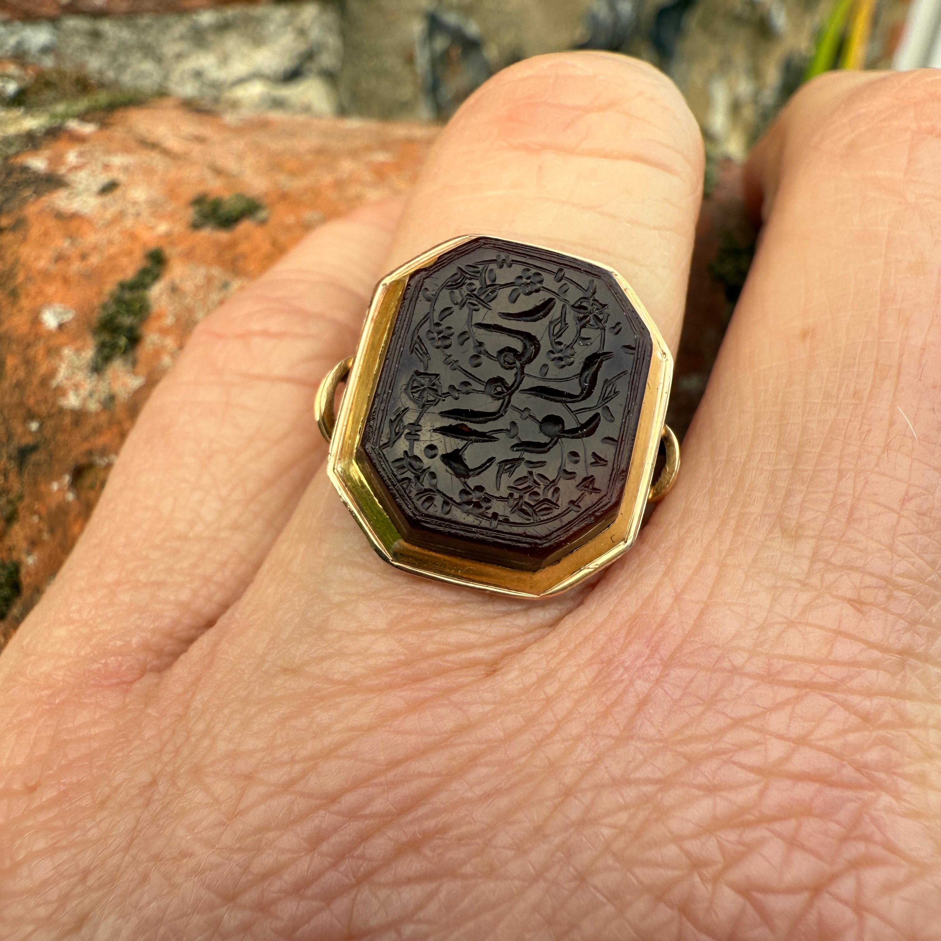 Goldring mit einer persischen Inschrift aus Karneol, datiert 1179 AH / 1765 AD. im Angebot 10