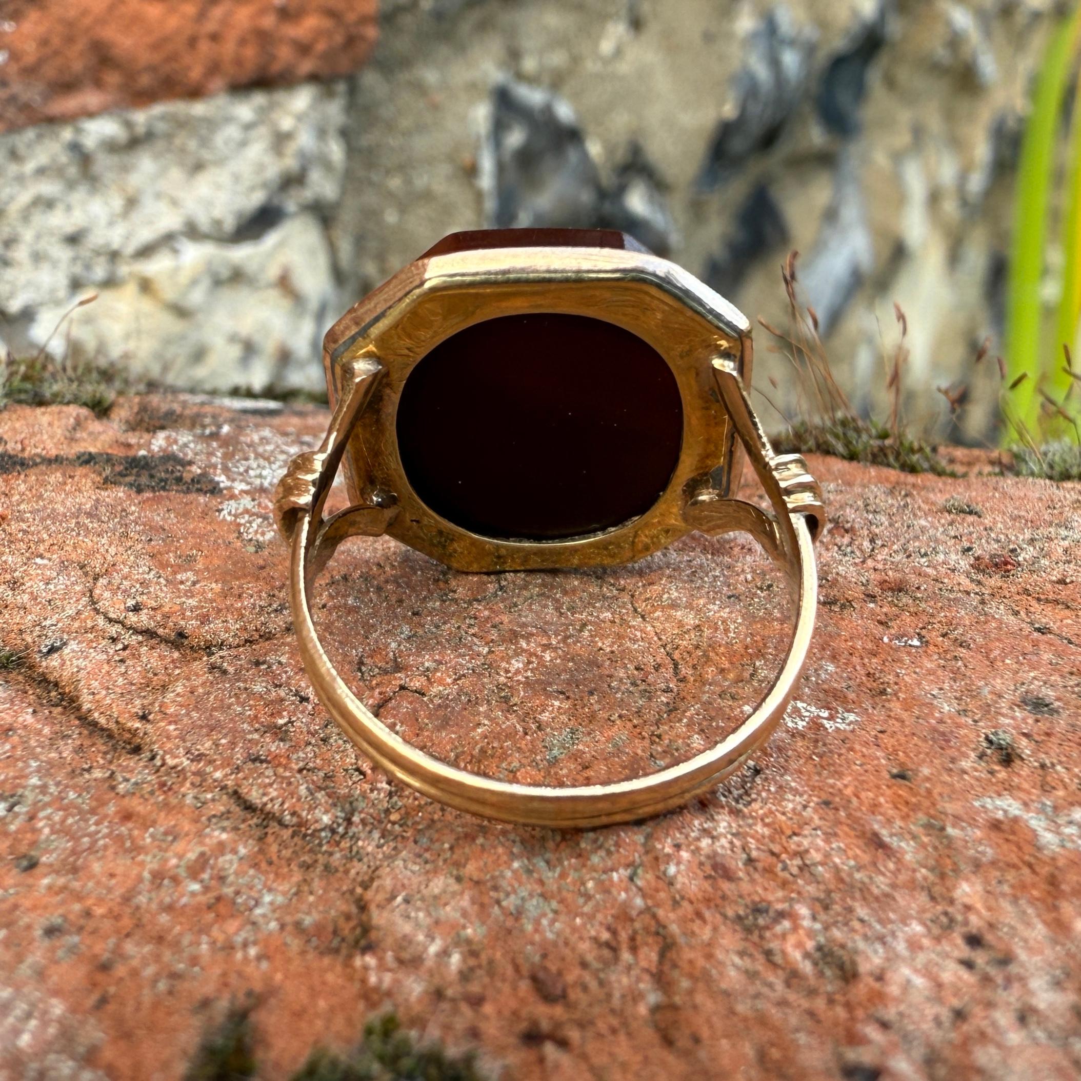 Goldring mit einer persischen Inschrift aus Karneol, datiert 1179 AH / 1765 AD. im Angebot 5