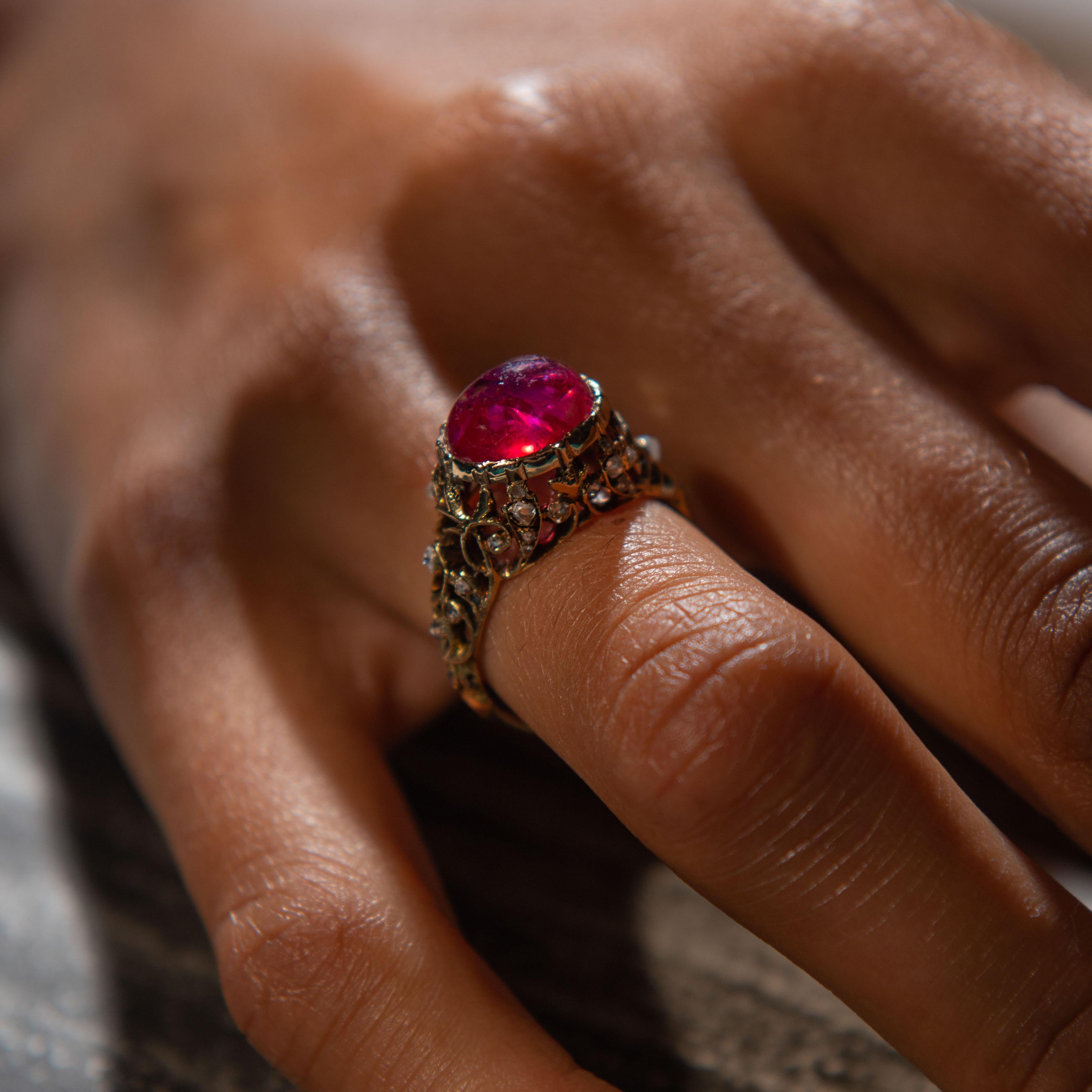 Women's or Men's Gold Ring with a Pink Sapphire and Diamonds