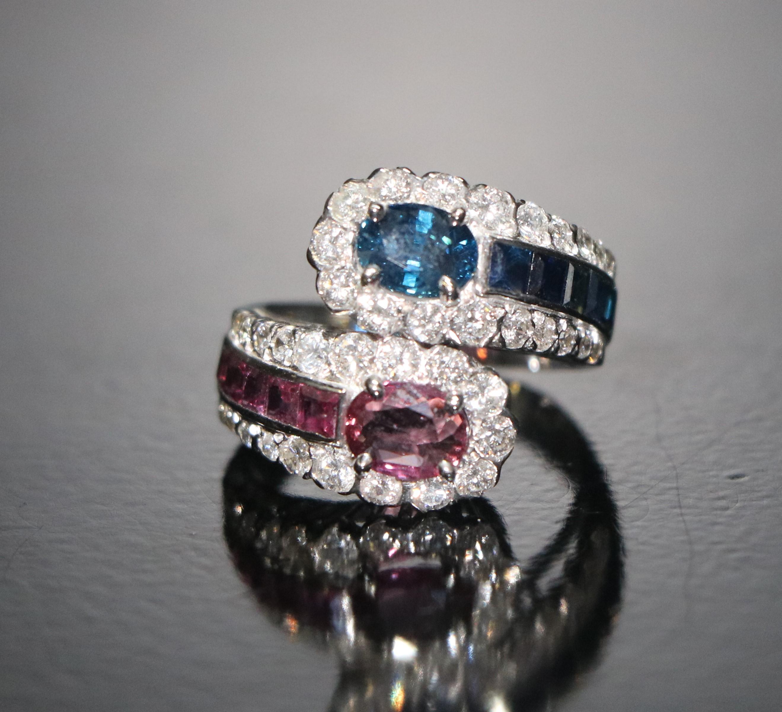Oval Cut Gold ring with a Toi et Moi (