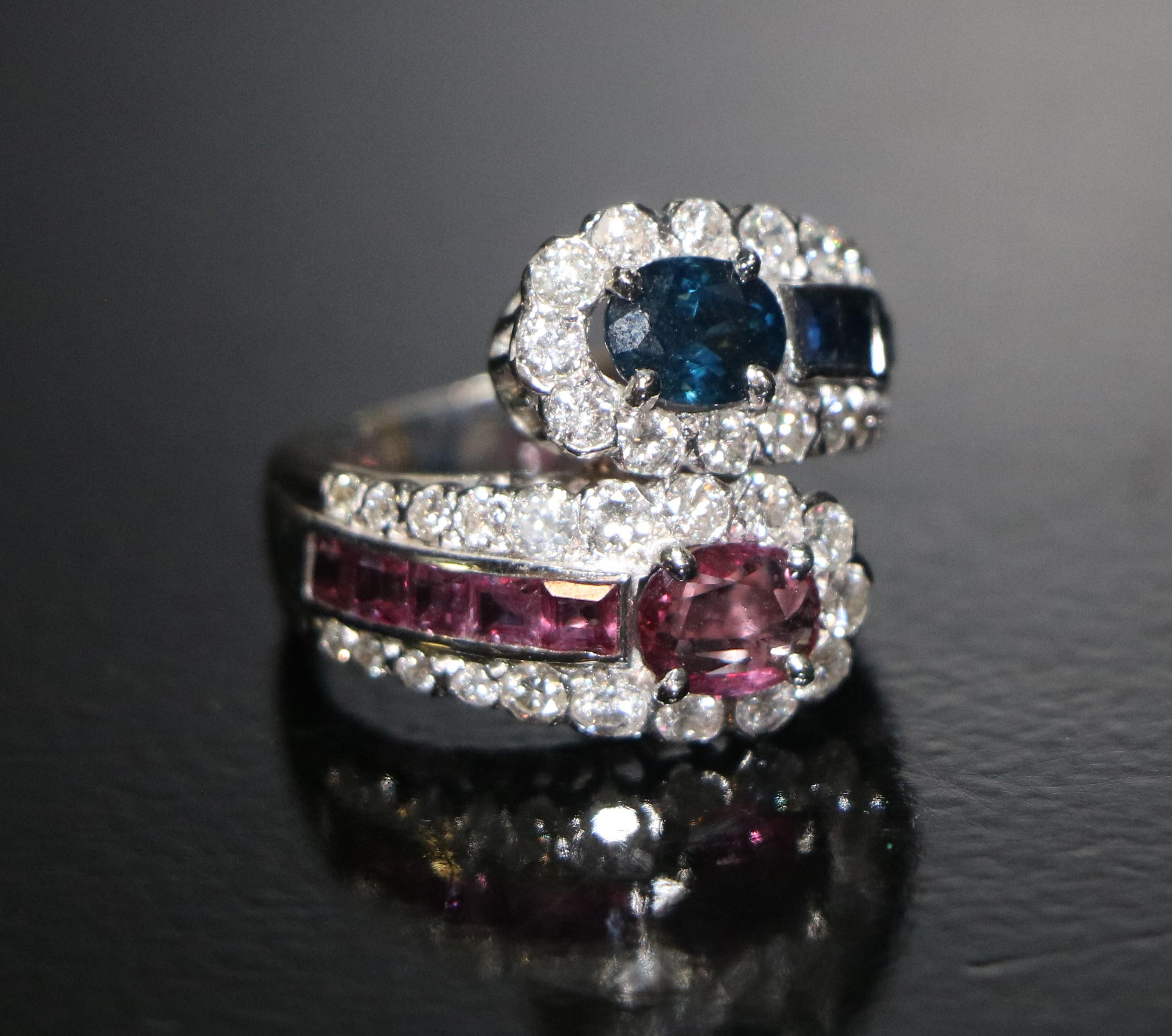 Gold ring with a Toi et Moi (