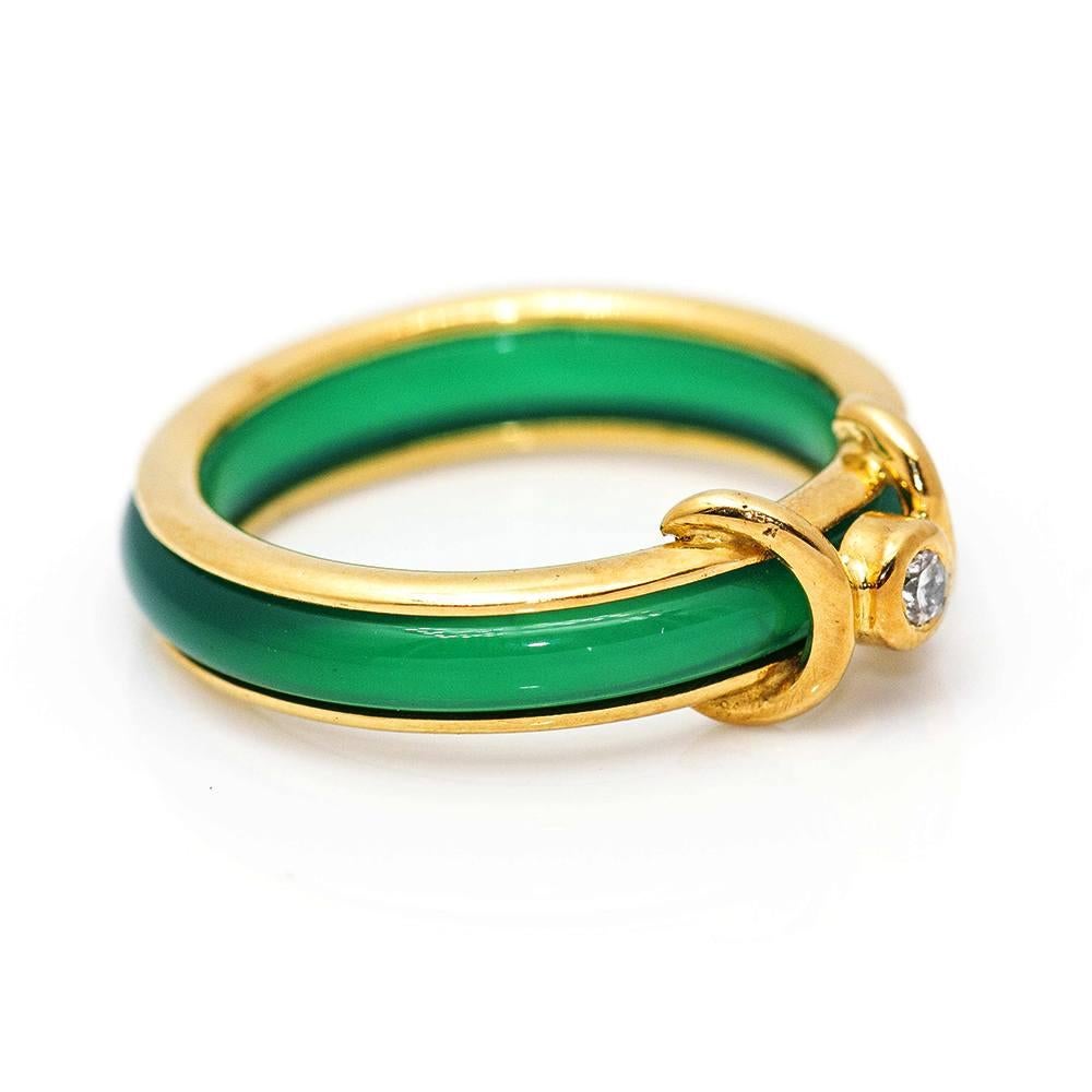Anello in oro giallo per donna  1x Diamante a taglio Brilliante, con peso totale di circa 0,03ct. in qualità H. H/VS  1x Agata verde, detta anche Crisoprasio  Taglia 13, nessun ridimensionamento possibile  Oro giallo 18kt  3,48 grammi.  Questo