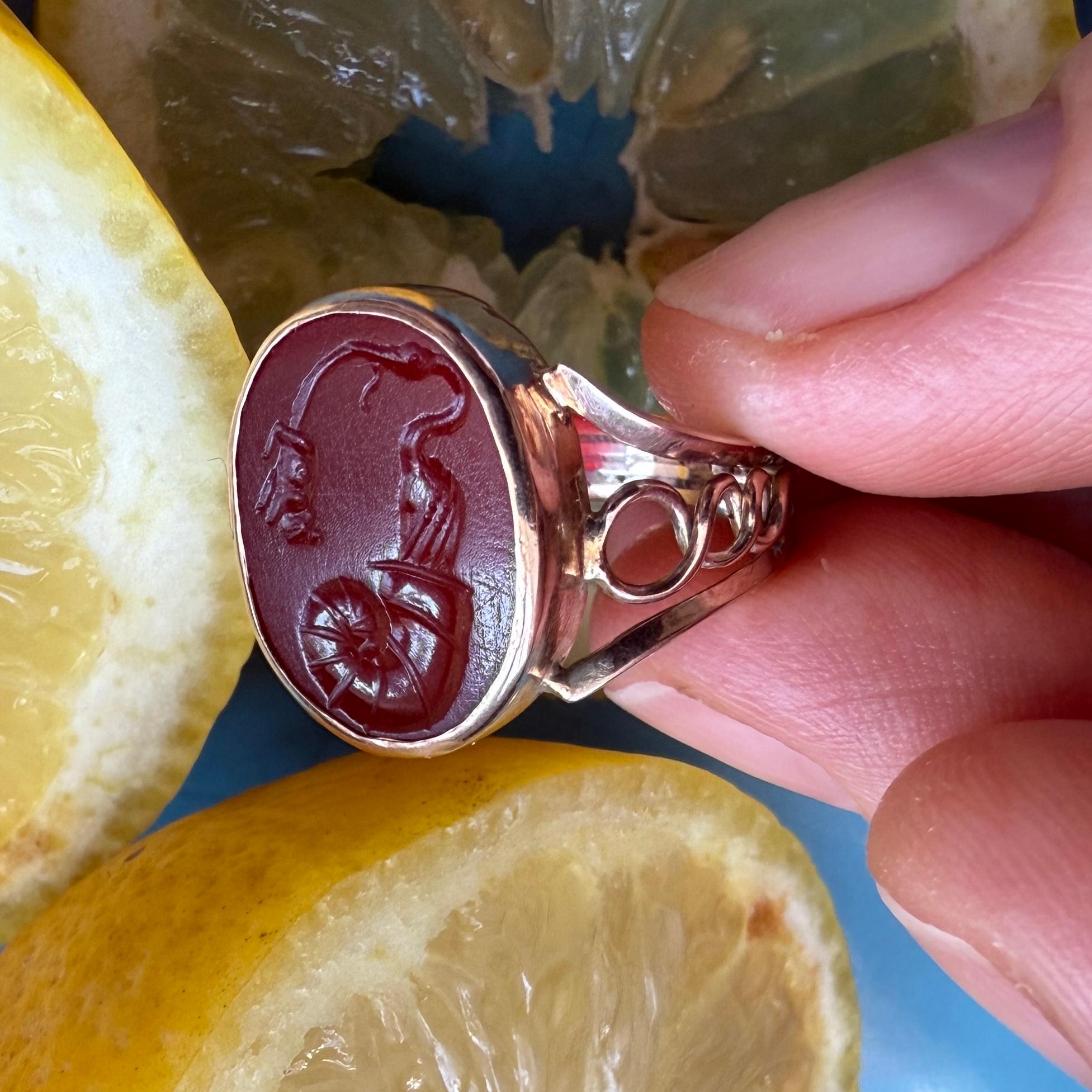 Women's or Men's Gold ring with Ancient Roman intaglio of a stork, shell and mouse, 19th century For Sale