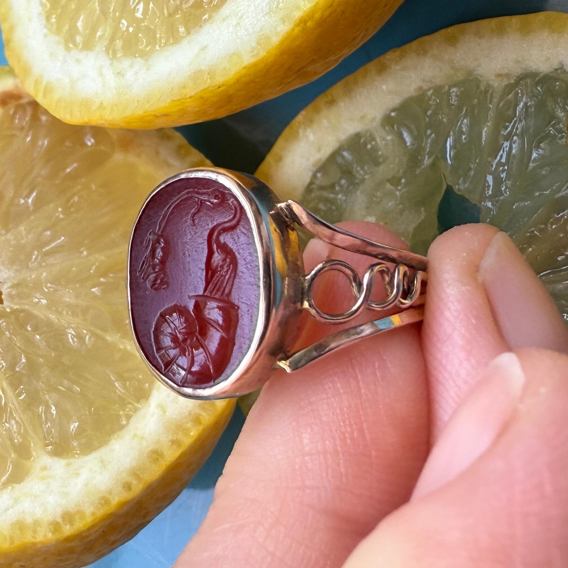 Gold ring with Ancient Roman intaglio of a stork, shell and mouse, 19th century For Sale 2