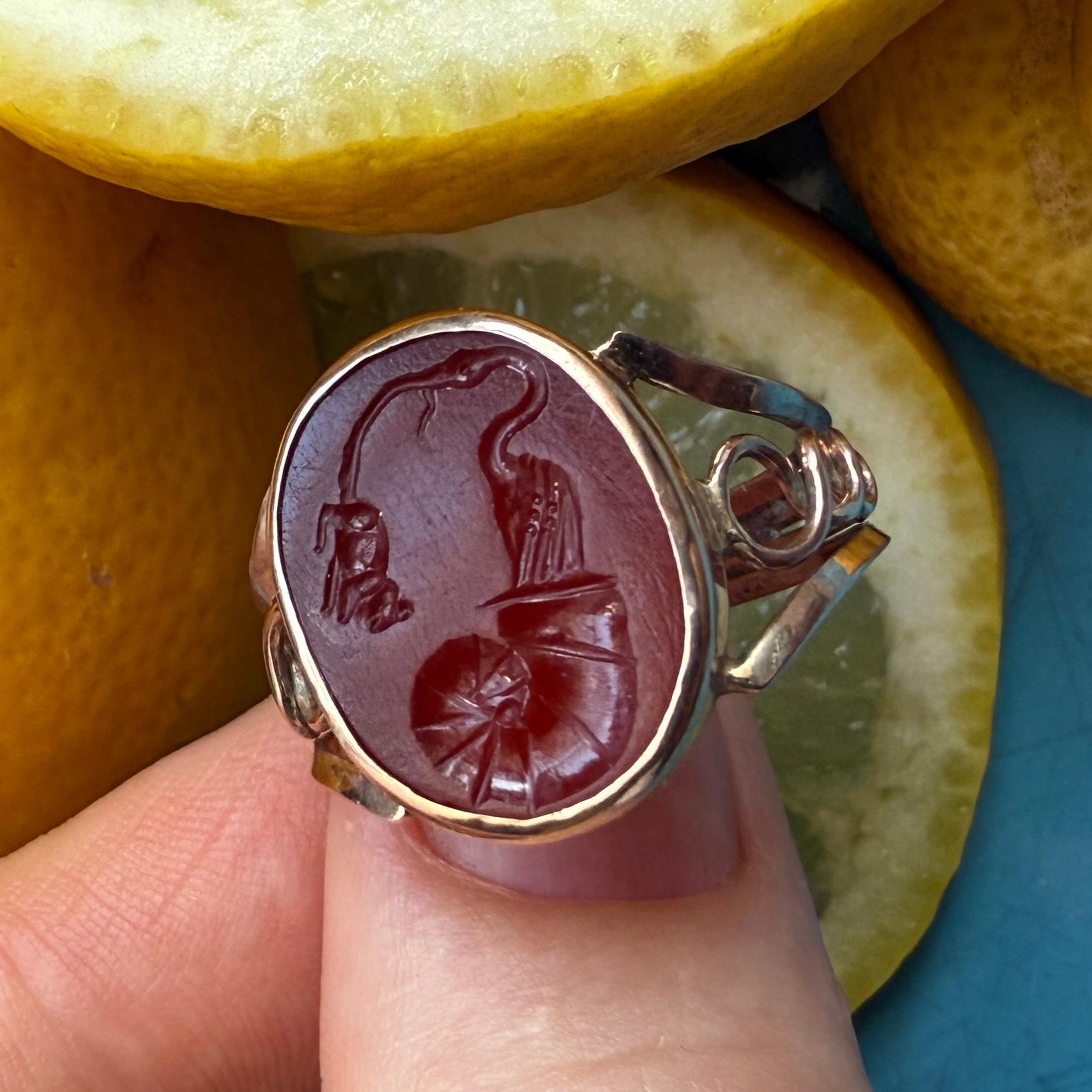 Gold ring with Ancient Roman intaglio of a stork, shell and mouse, 19th century For Sale 4