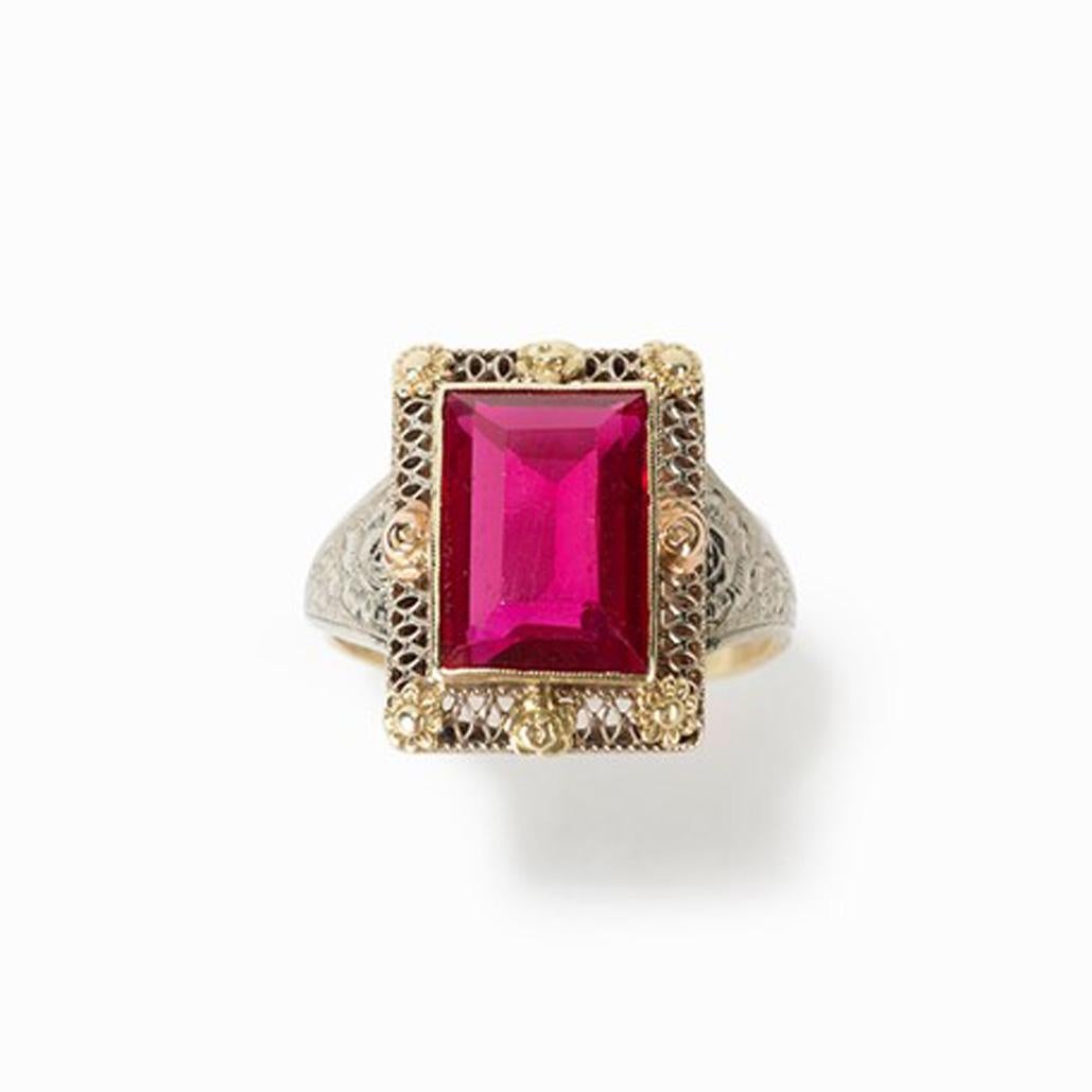 Gold Ring with Baguette-Cut Spinel, 14 Carat, 1920s a rare stone variety in pink

14 carat gold/white gold
Europe, 1920s
Spinel in baguette cut approx. 4 ct
hallmark inside 
