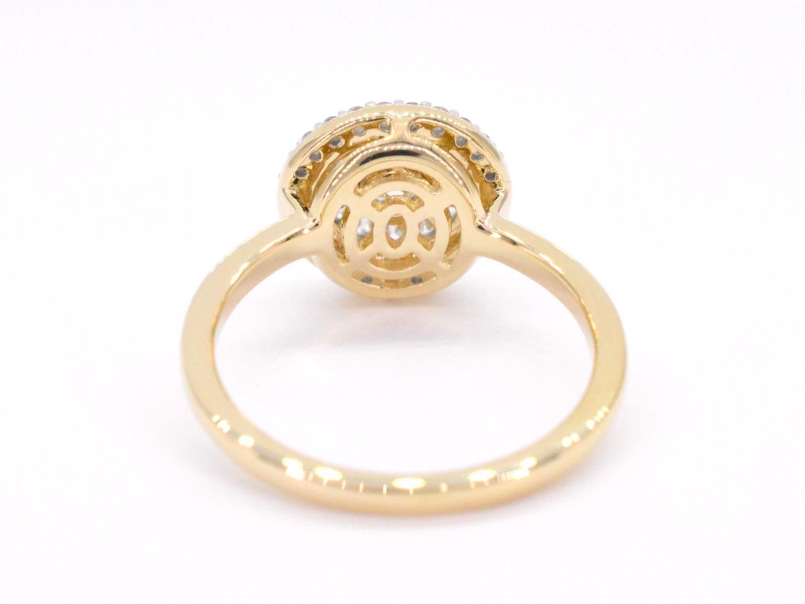 Gold Ring with Brilliant and Baguette Cut Diamonds In New Condition For Sale In AMSTELVEEN, NH