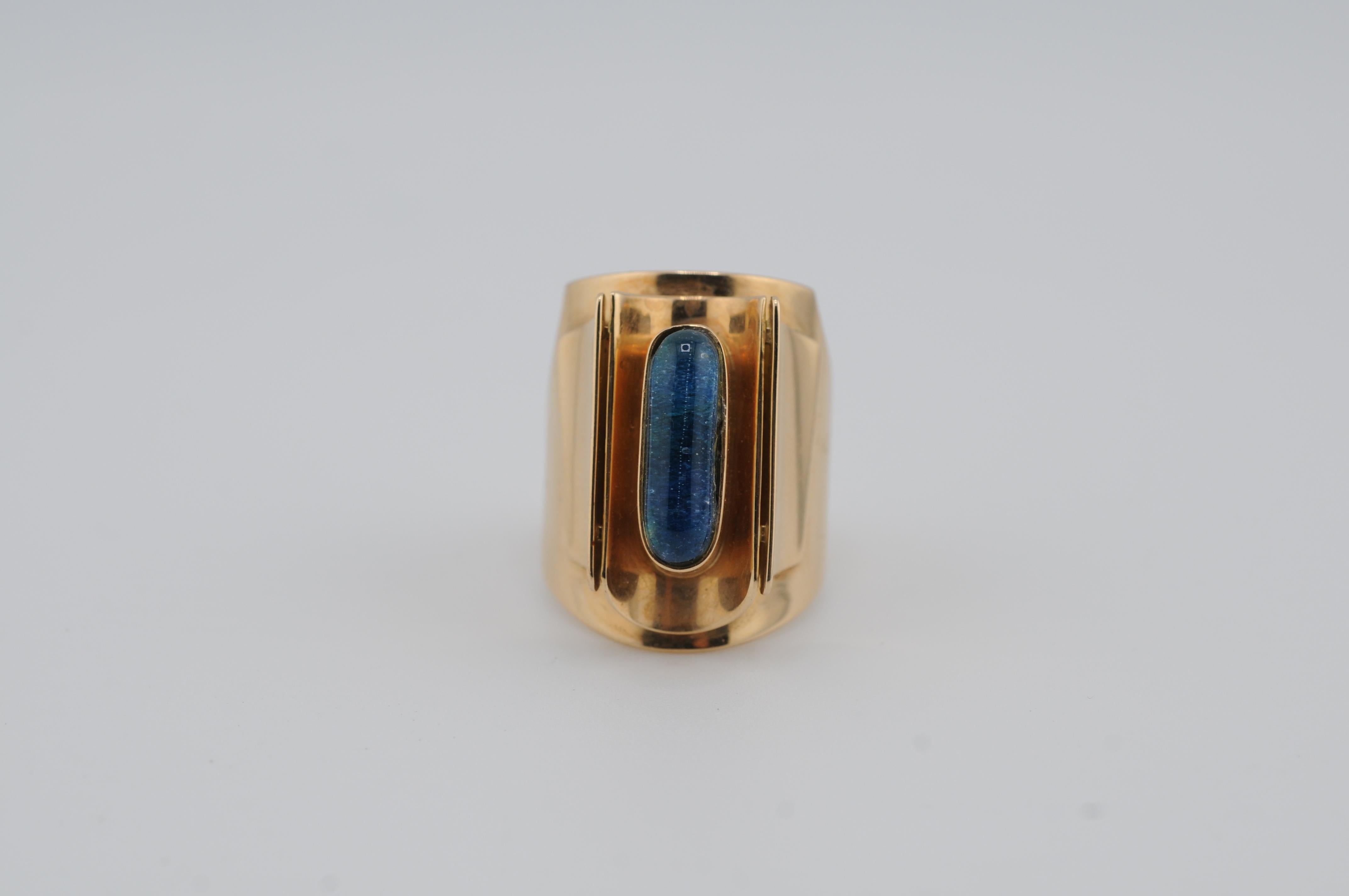 Anillo de oro con piedra central de diseño atemporal 14k Movimiento estético en venta