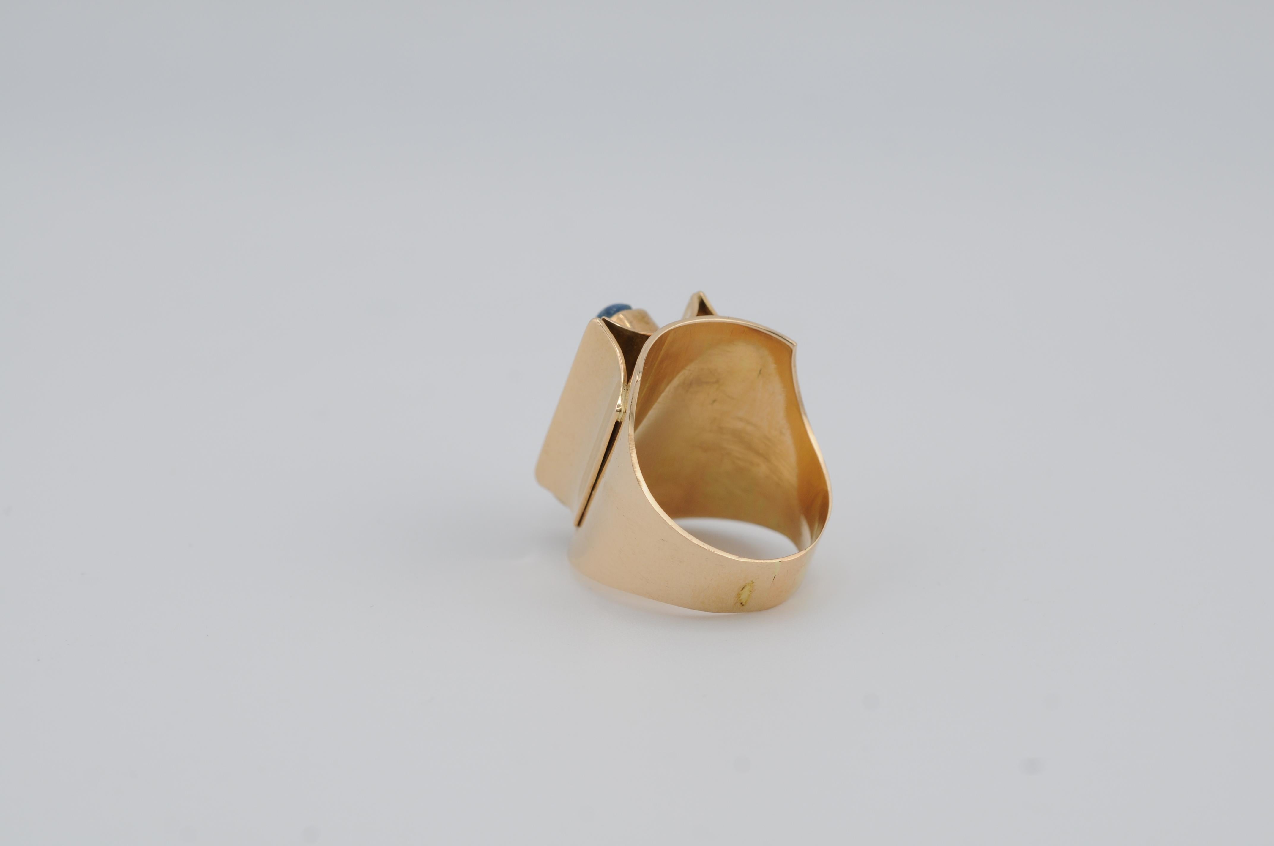 Femenino o masculino Anillo de oro con piedra central de diseño atemporal 14k en venta