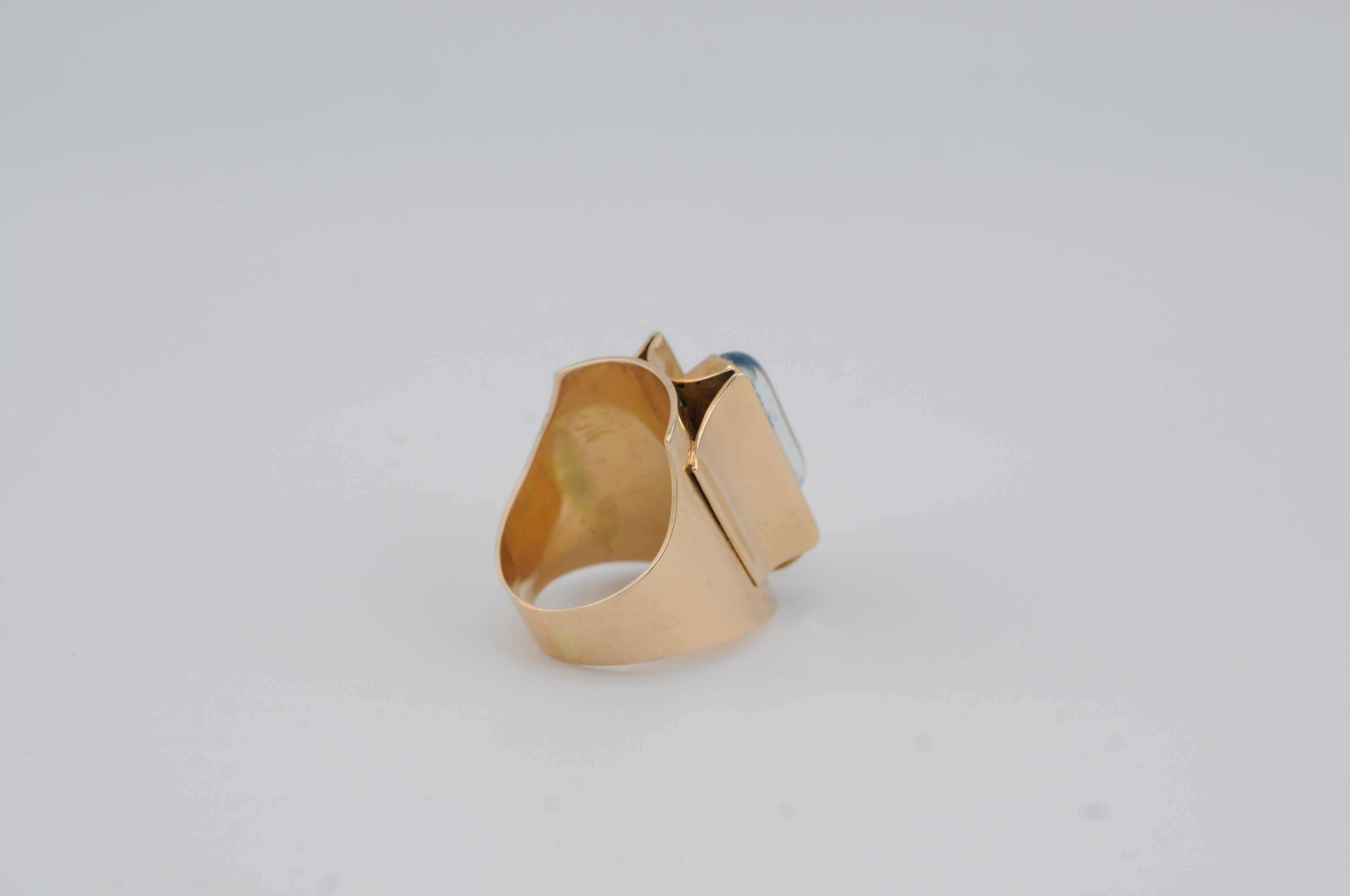 Anillo de oro con piedra central de diseño atemporal 14k en venta 2