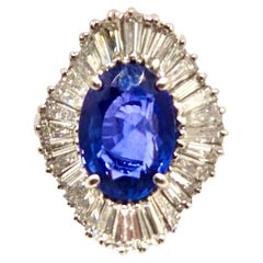 Gold Ring with Certified 4.30 ct Natural Sri Lanka Blue Sapphire and Diamonds