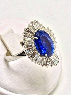 Gold Ring with Certified 4.30 ct Natural Sri Lanka Blue Sapphire and Diamonds