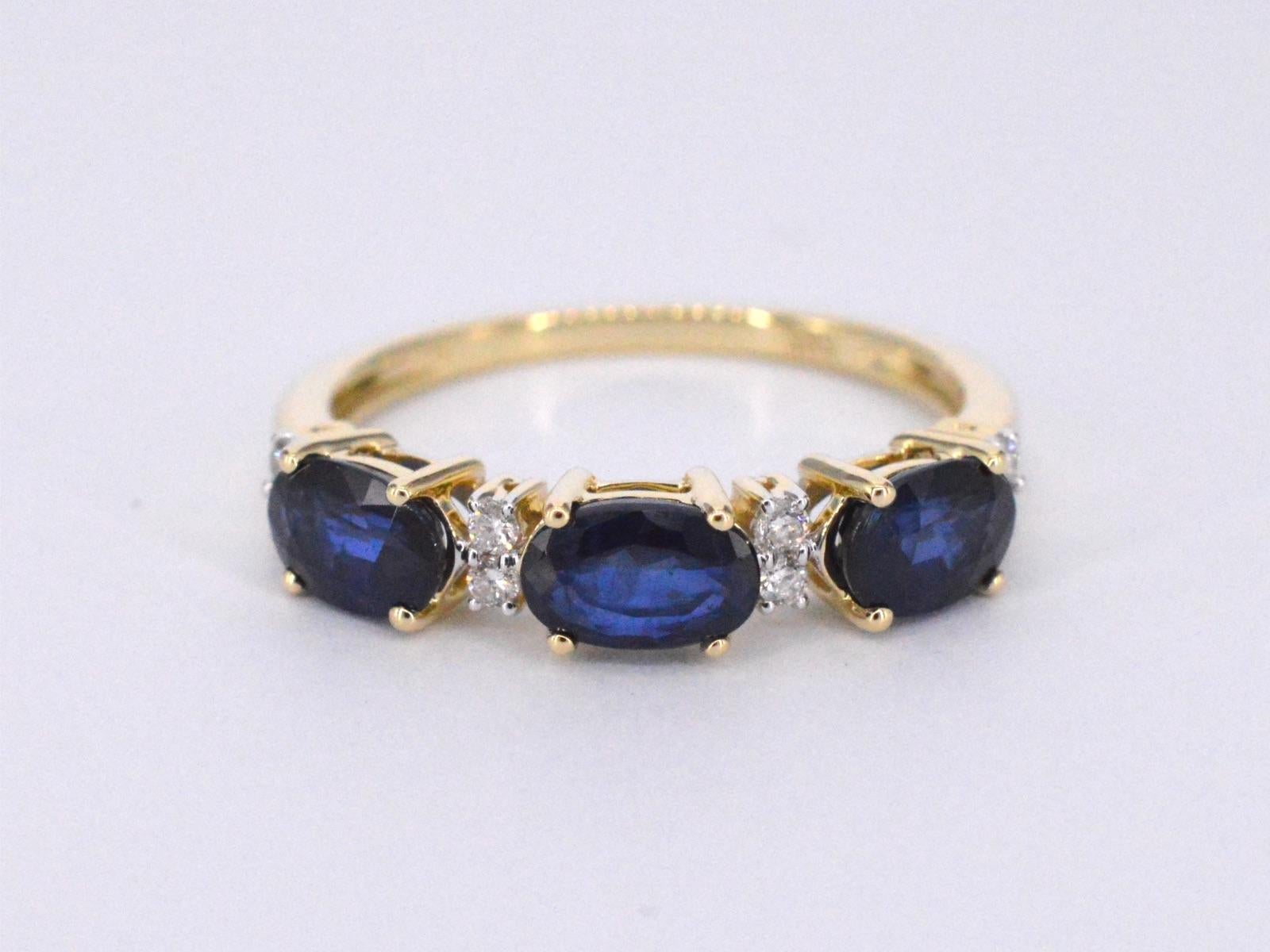 Women's Gold Ring with Diamonds and Sapphire For Sale