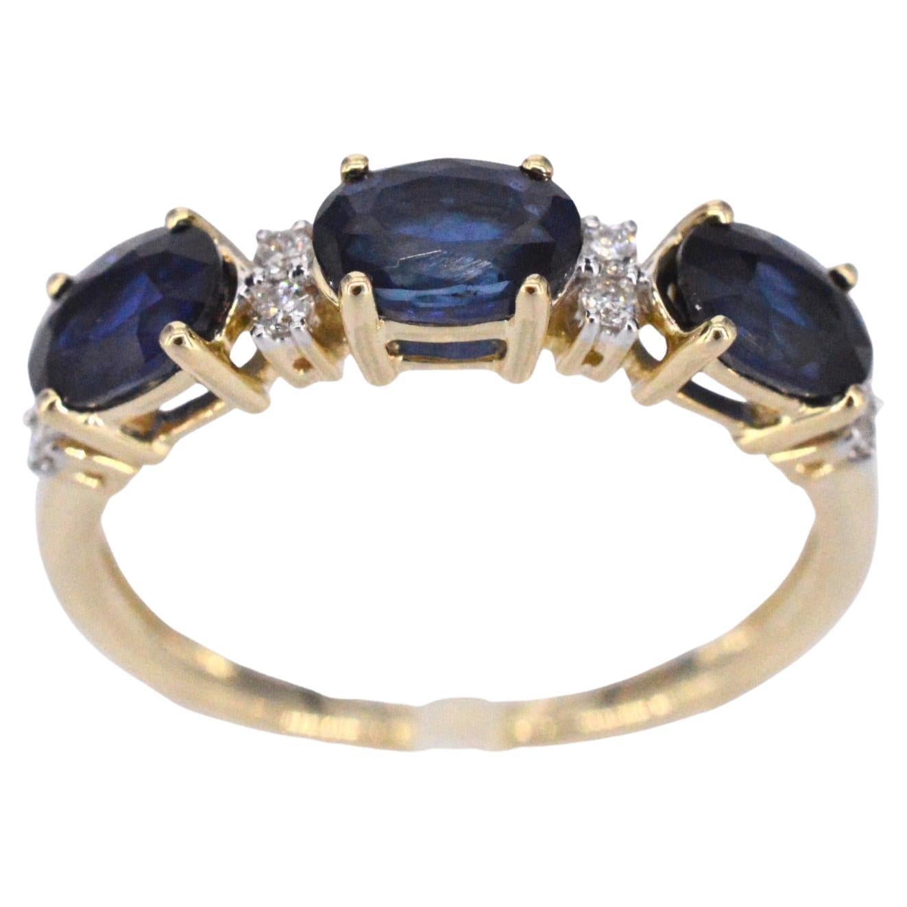 Gold Ring with Diamonds and Sapphire For Sale