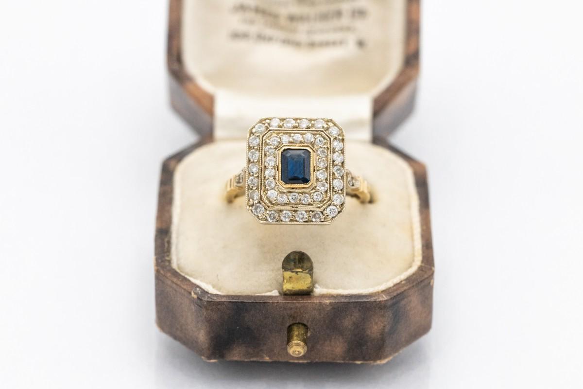 Brilliant Cut Gold ring with diamonds and sapphire, France, mid XX century