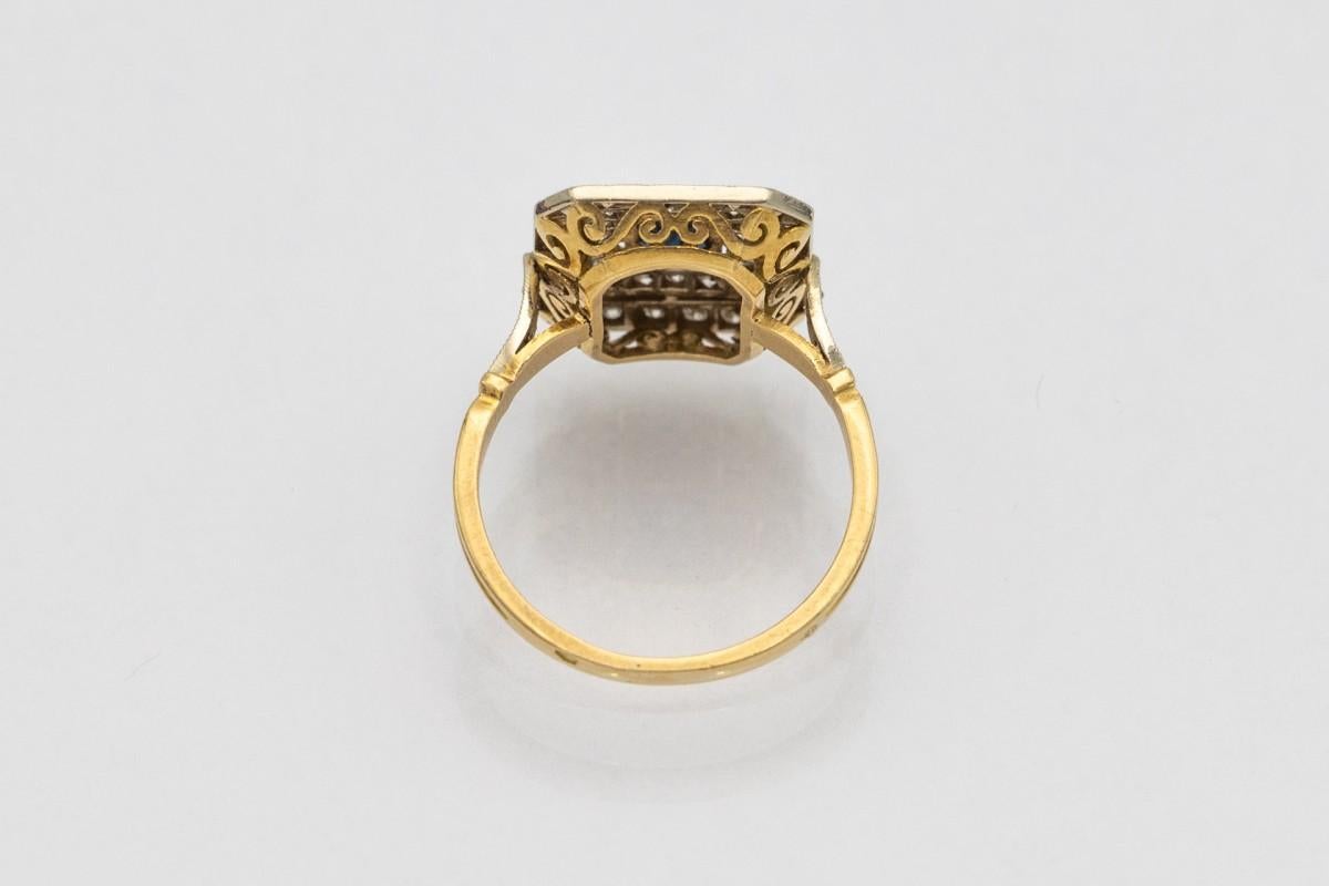 Gold ring with diamonds and sapphire, France, mid XX century In Good Condition In Chorzów, PL