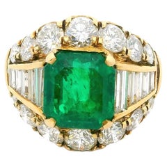 Gold Ring with Emerald & Diamonds