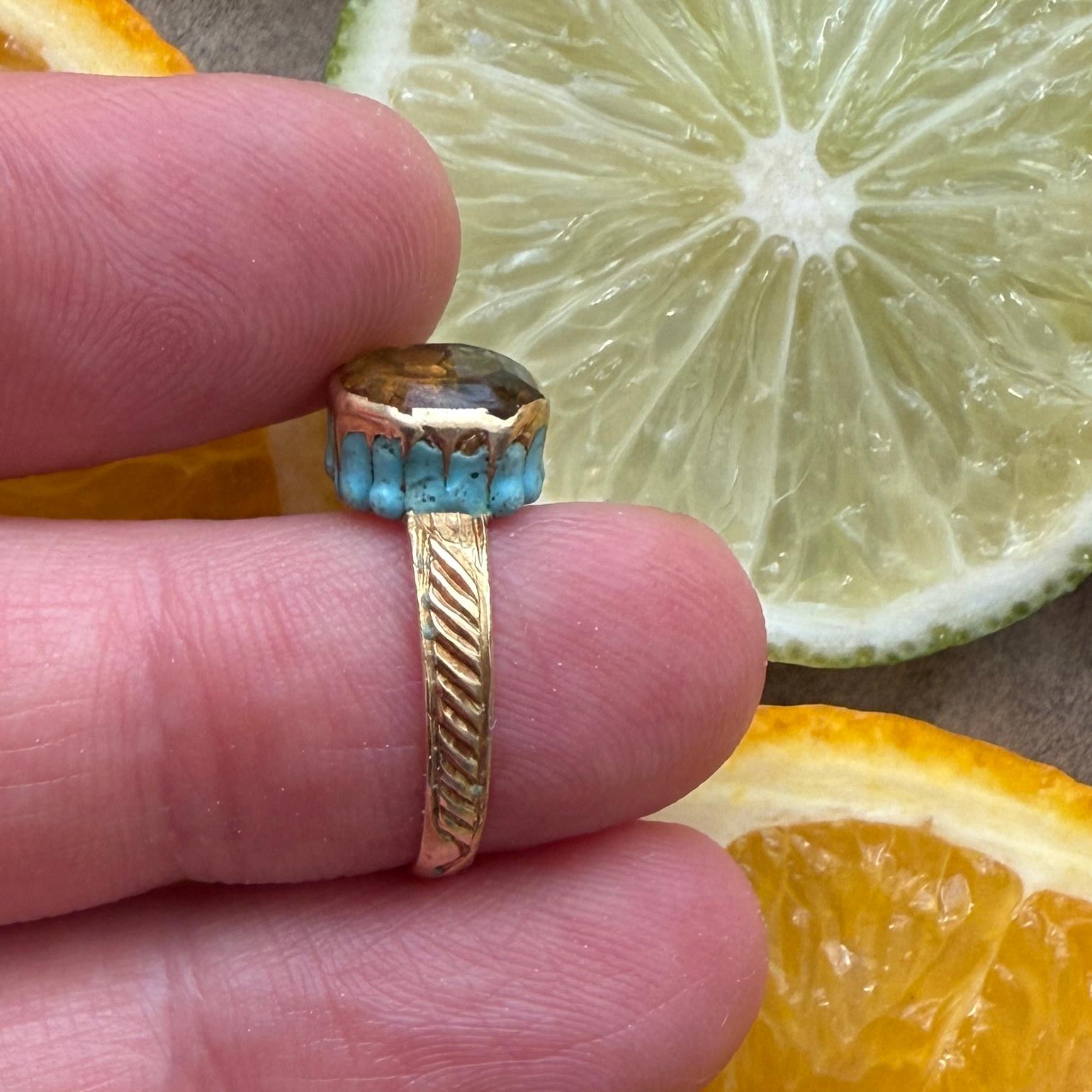 Gold Ring with Enamelled Bezel and Table-Cut Paste. England, mid-17th century. im Angebot 6