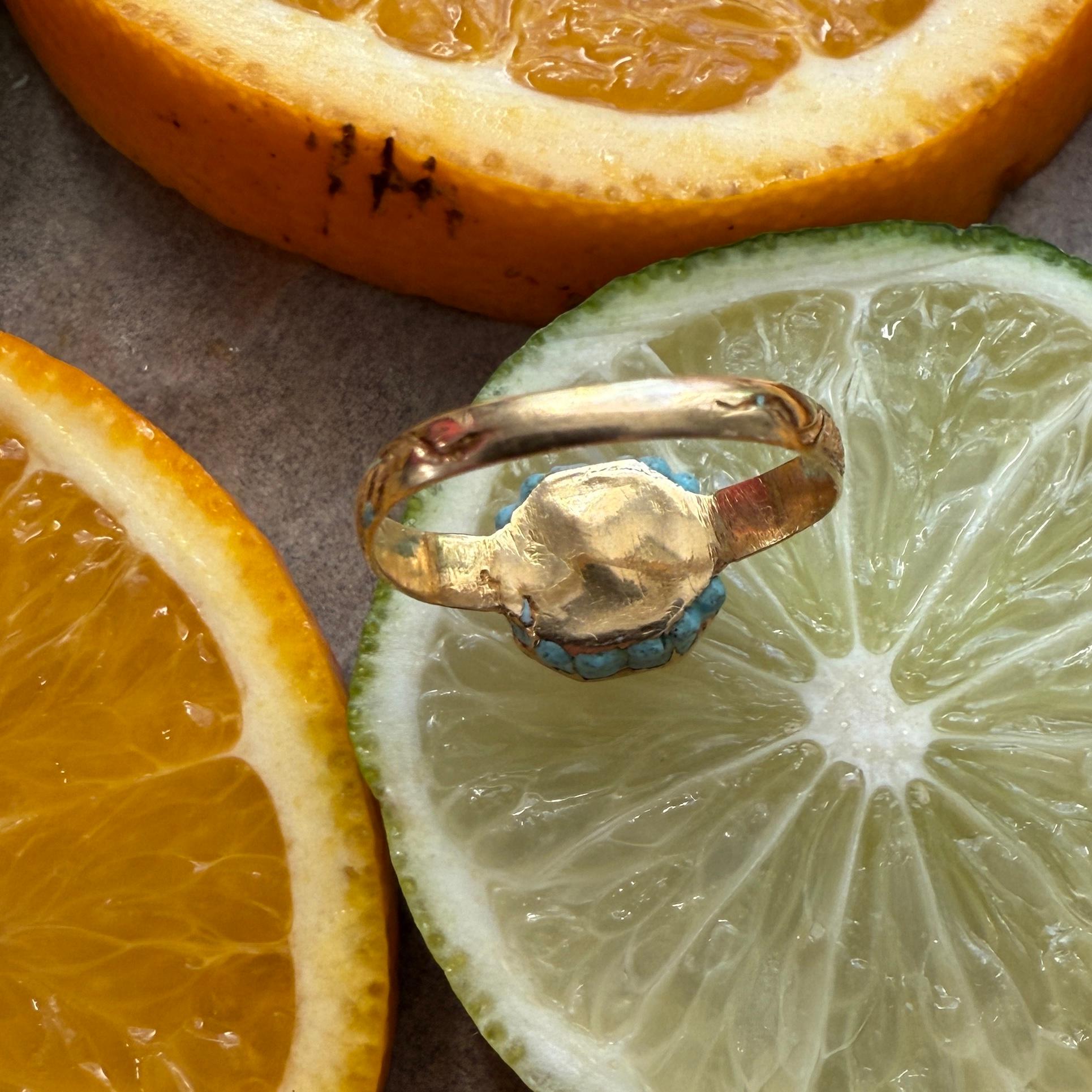 Gold Ring with Enamelled Bezel and Table-Cut Paste. England, mid-17th century. im Angebot 7