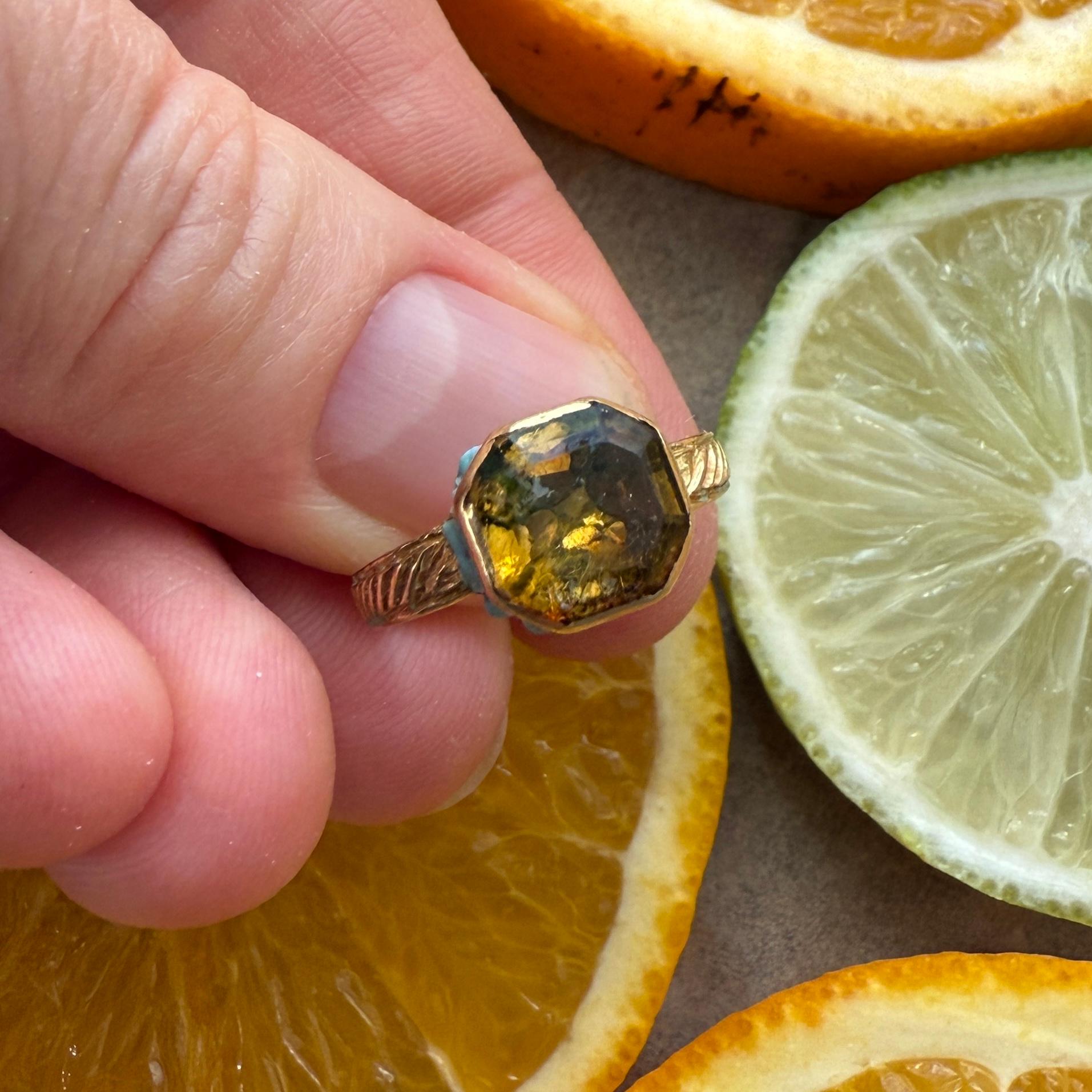 Gold Ring with Enamelled Bezel and Table-Cut Paste. England, mid-17th century. im Angebot 8