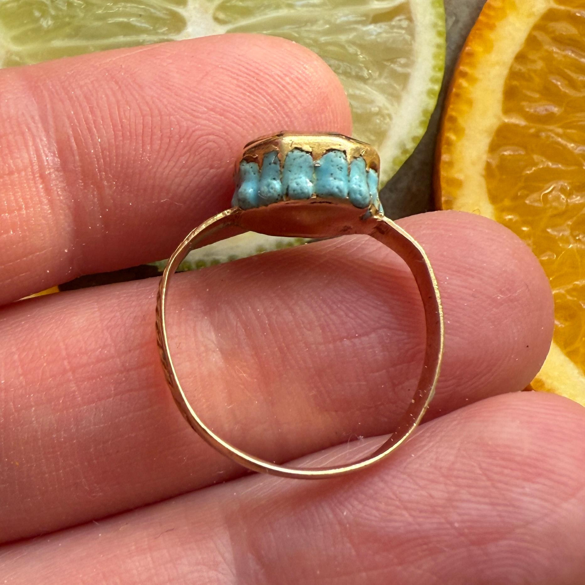 Gold Ring with Enamelled Bezel and Table-Cut Paste. England, mid-17th century. im Angebot 2