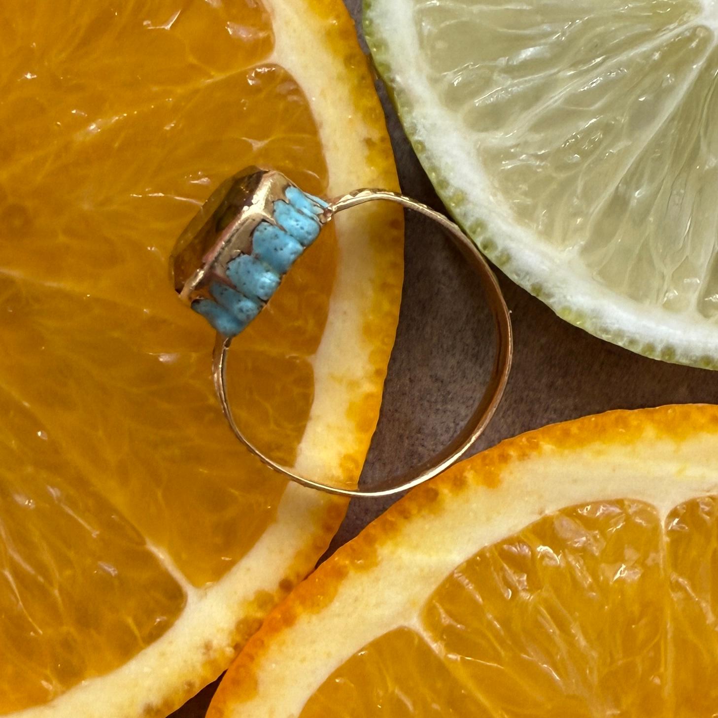 Gold Ring with Enamelled Bezel and Table-Cut Paste. England, mid-17th century. im Angebot 5