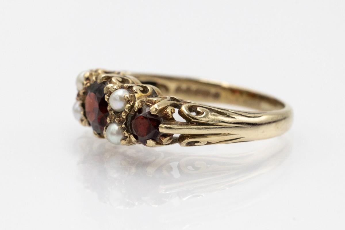 Goldring mit Granaten und Naturperlen, London, 1968. im Zustand „Gut“ im Angebot in Chorzów, PL