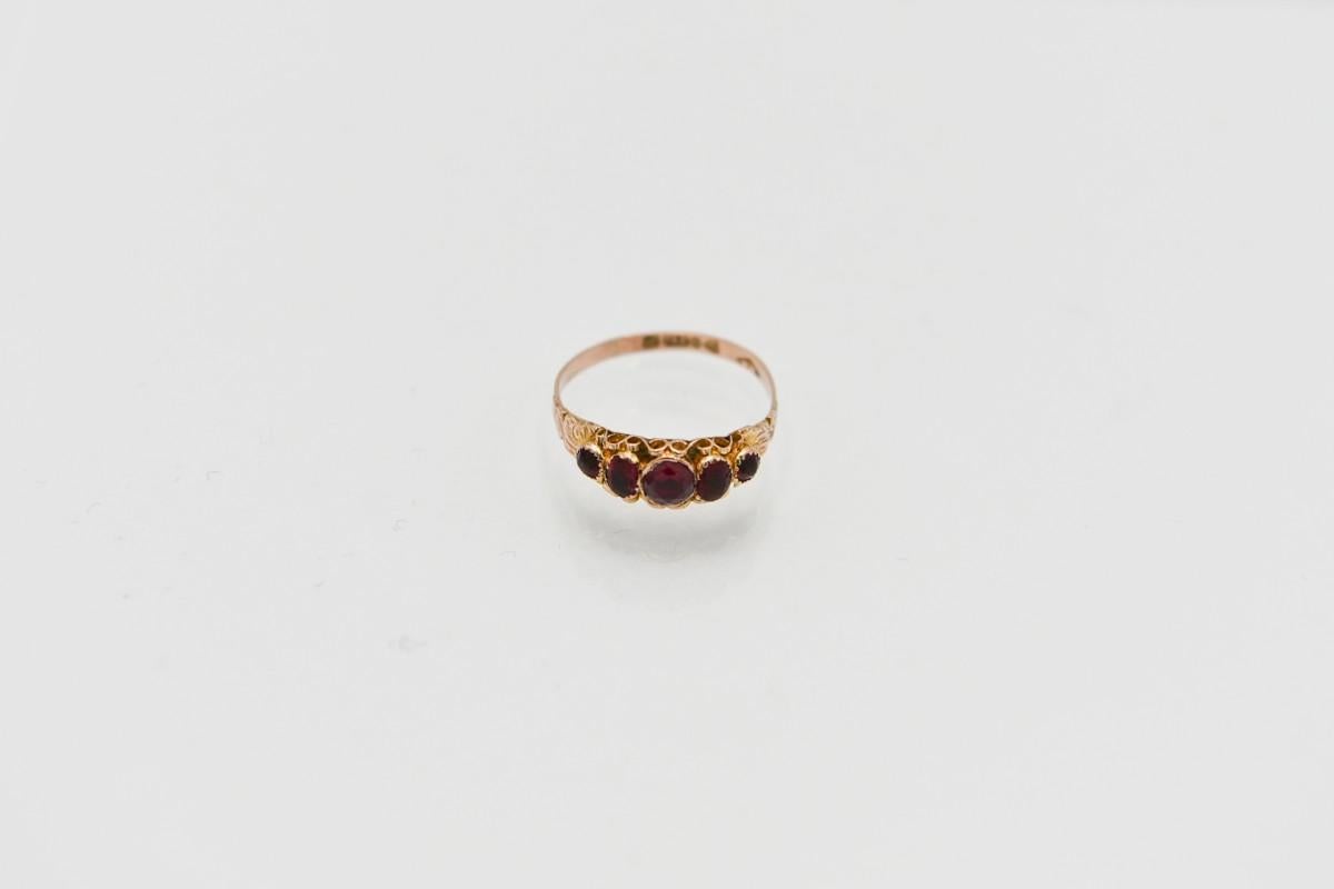 Antiker viktorianischer Goldring mit Granaten, Großbritannien, um 1915. 6