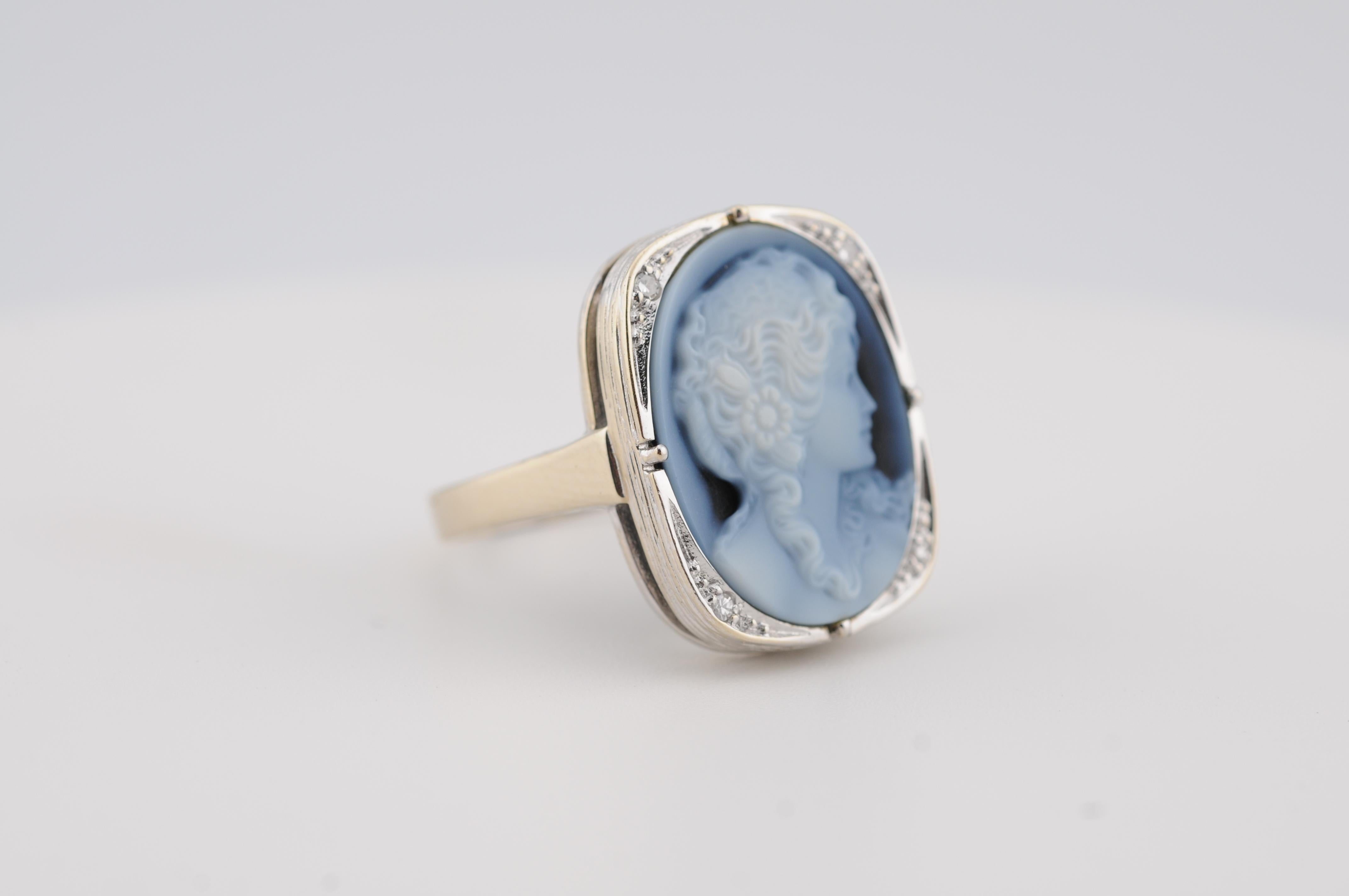 Anillo de oro con camafeo tallado a mano de una mujer joven Movimiento estético en venta