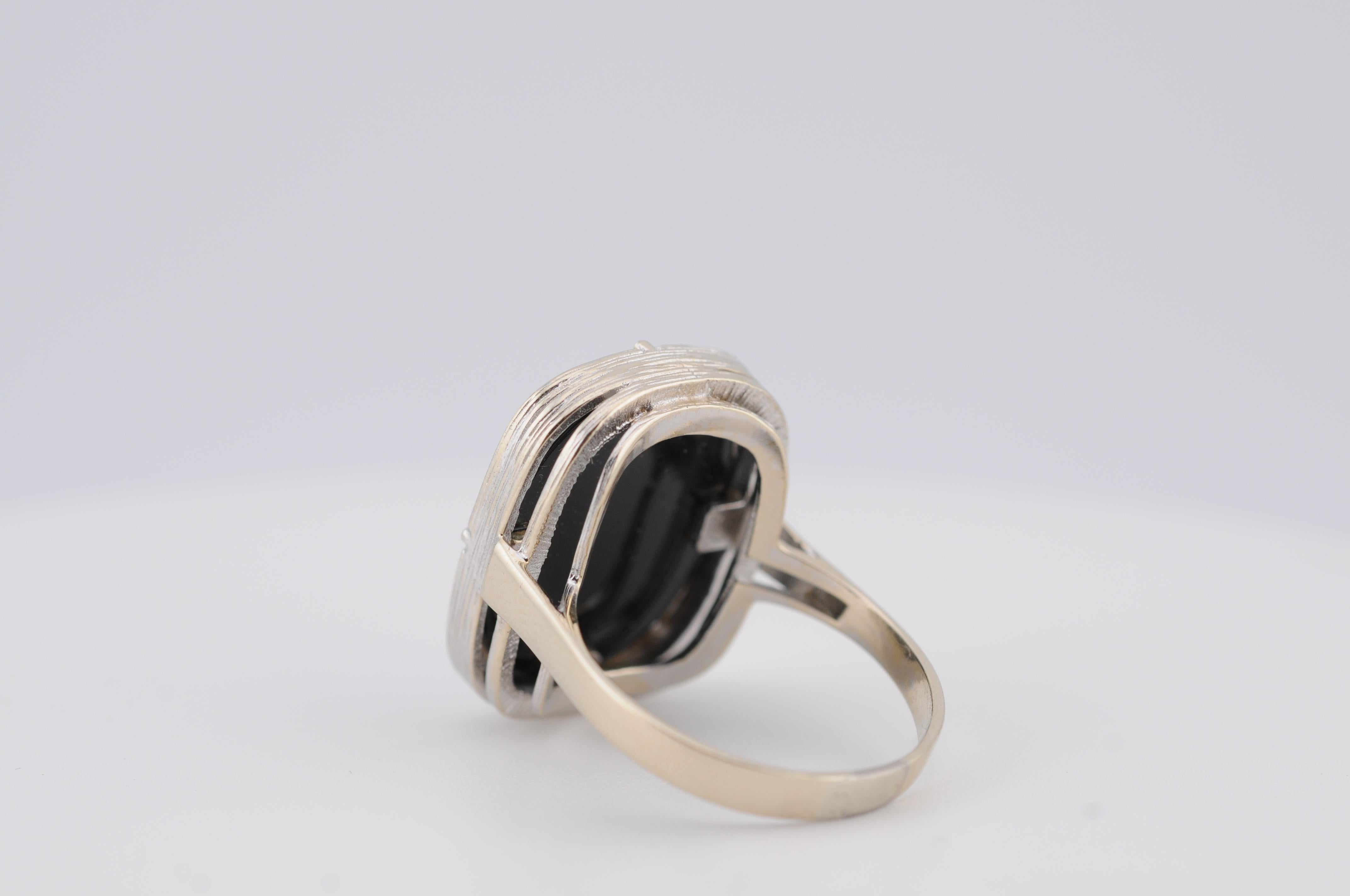 Femenino o masculino Anillo de oro con camafeo tallado a mano de una mujer joven en venta