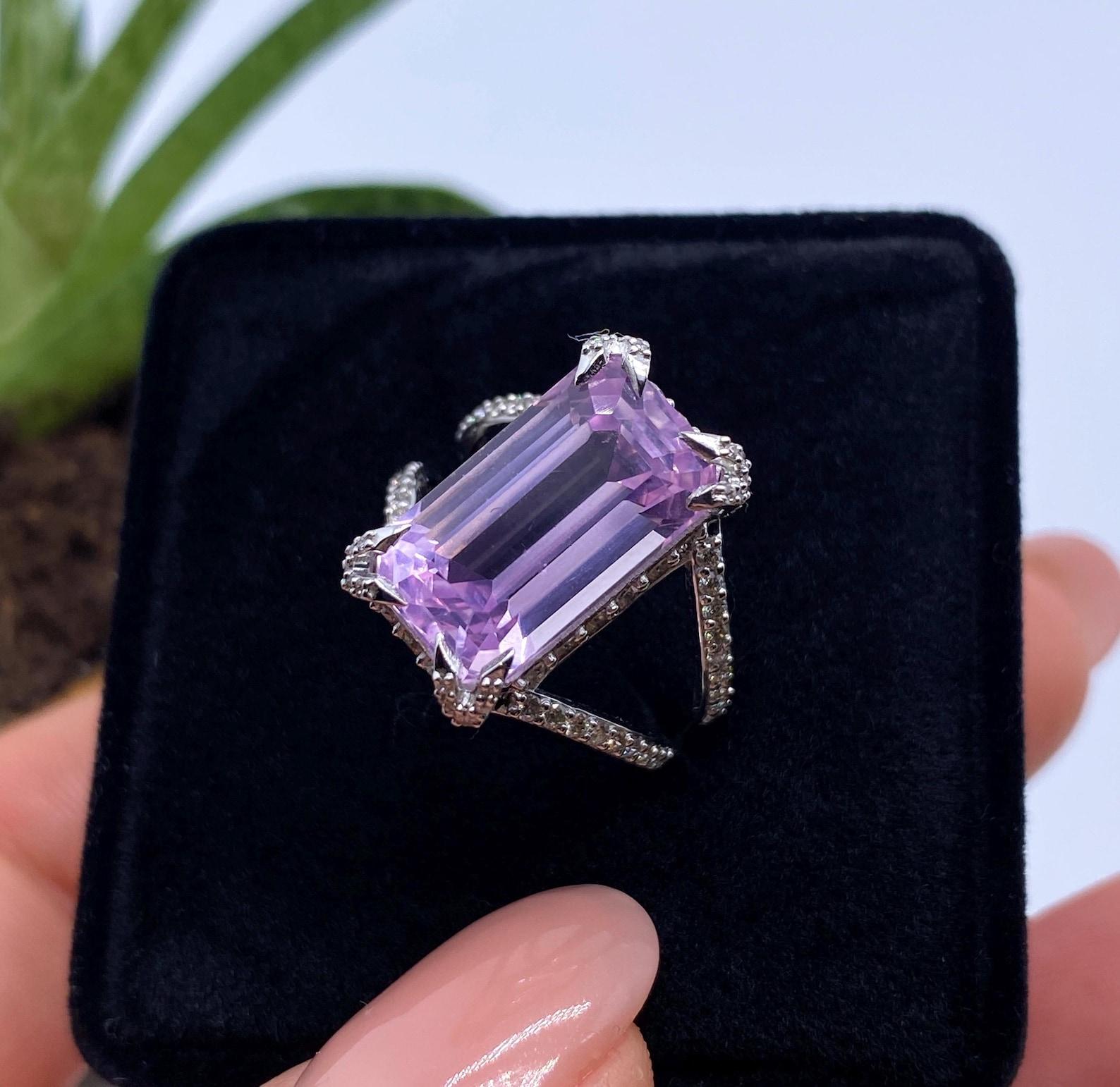 Baguette Cut Gold Ring with Kunzite and Diamonds natural gems, 14Karat White Gold, Size 8US For Sale
